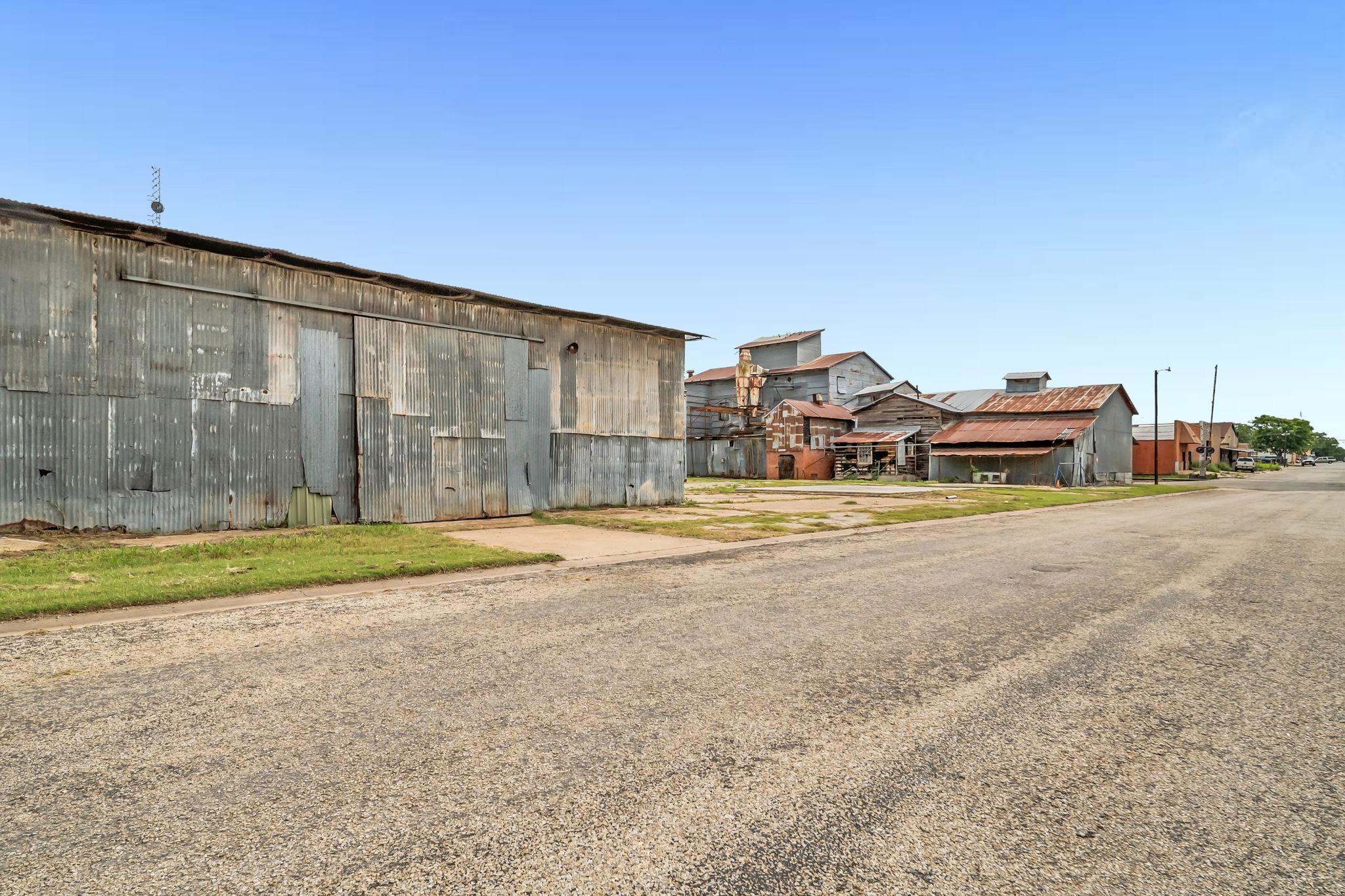 136 S Caldwell-C St, Giddings, TX 78942