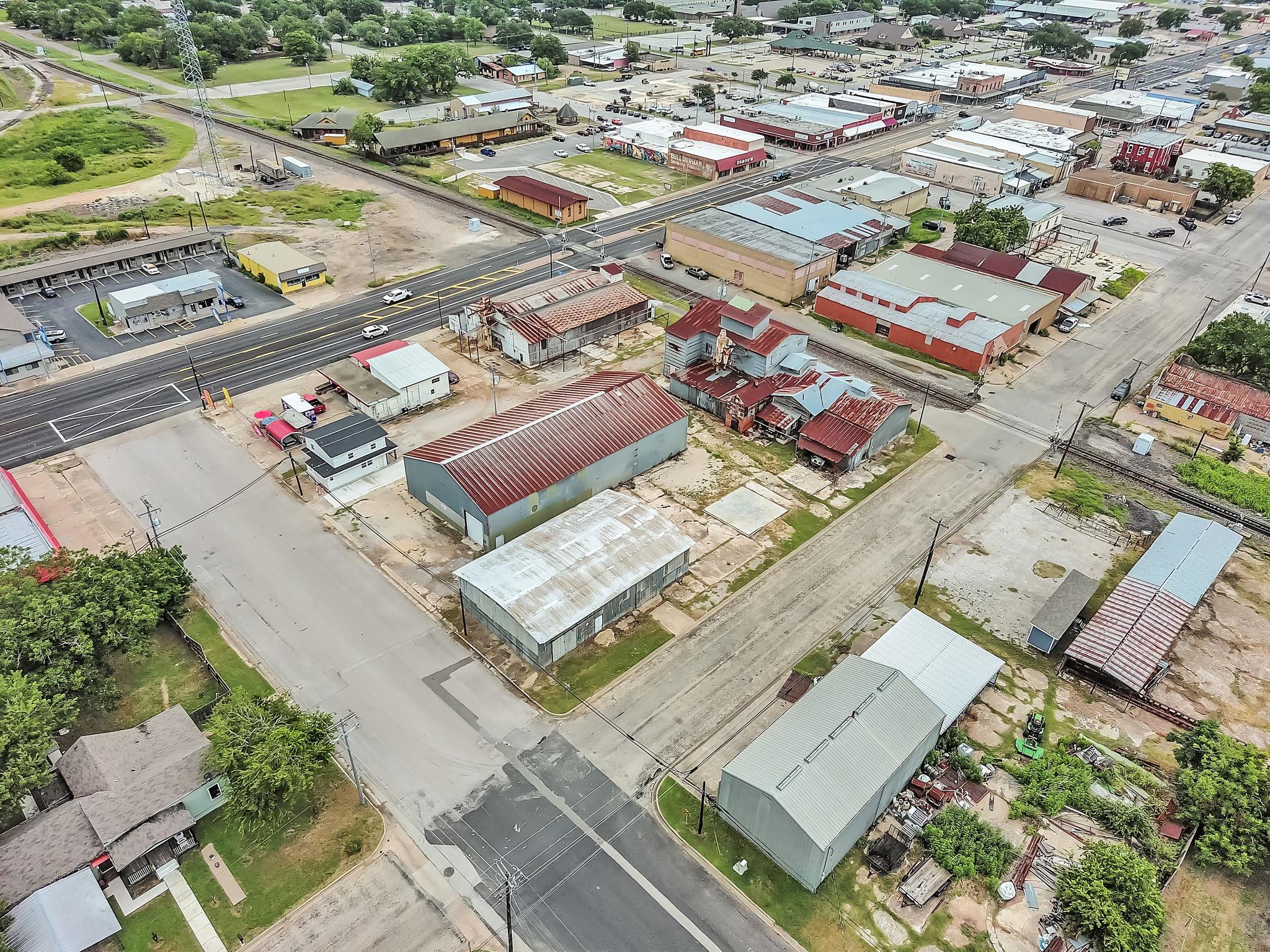 136 S Caldwell-C St, Giddings, TX 78942