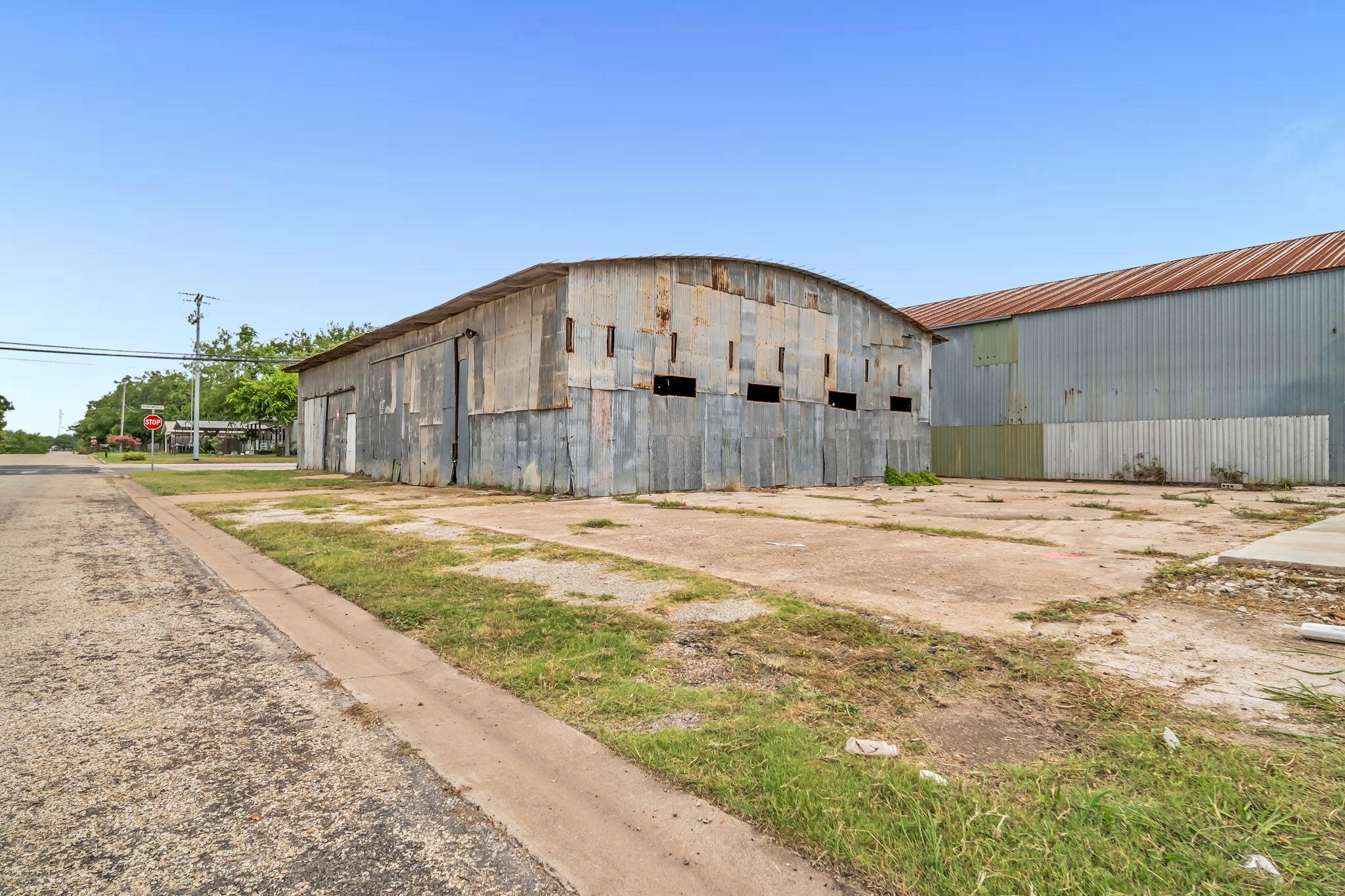 136 S Caldwell-C St, Giddings, TX 78942