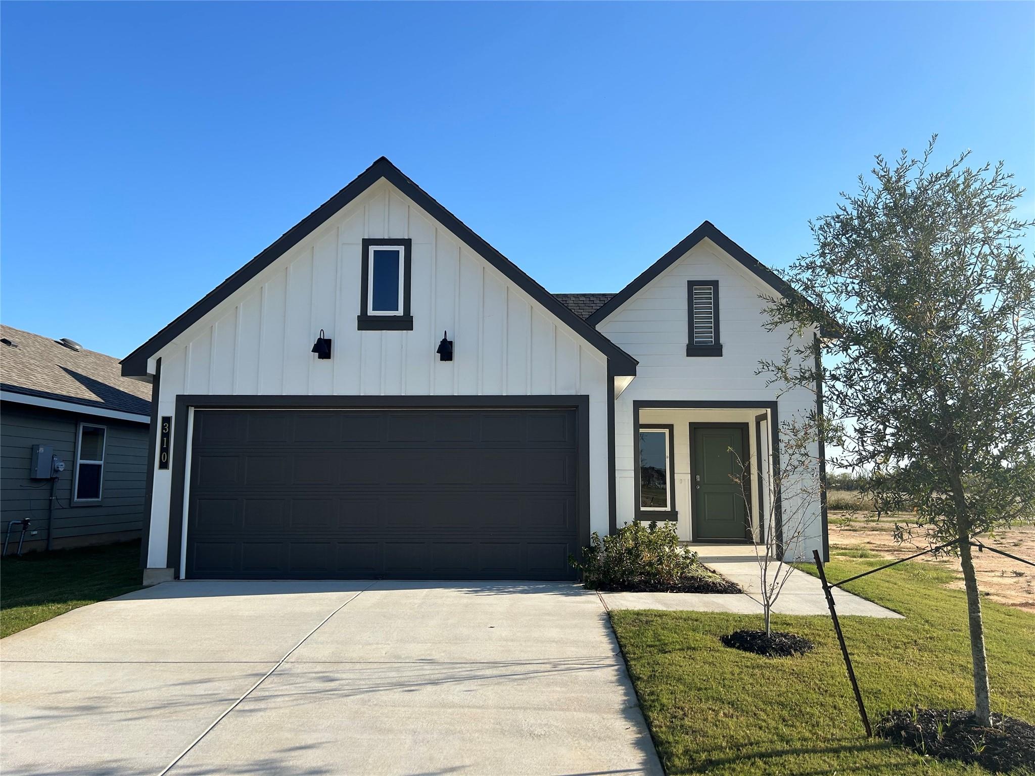 310 Randall Pl, Rockdale, TX 76567