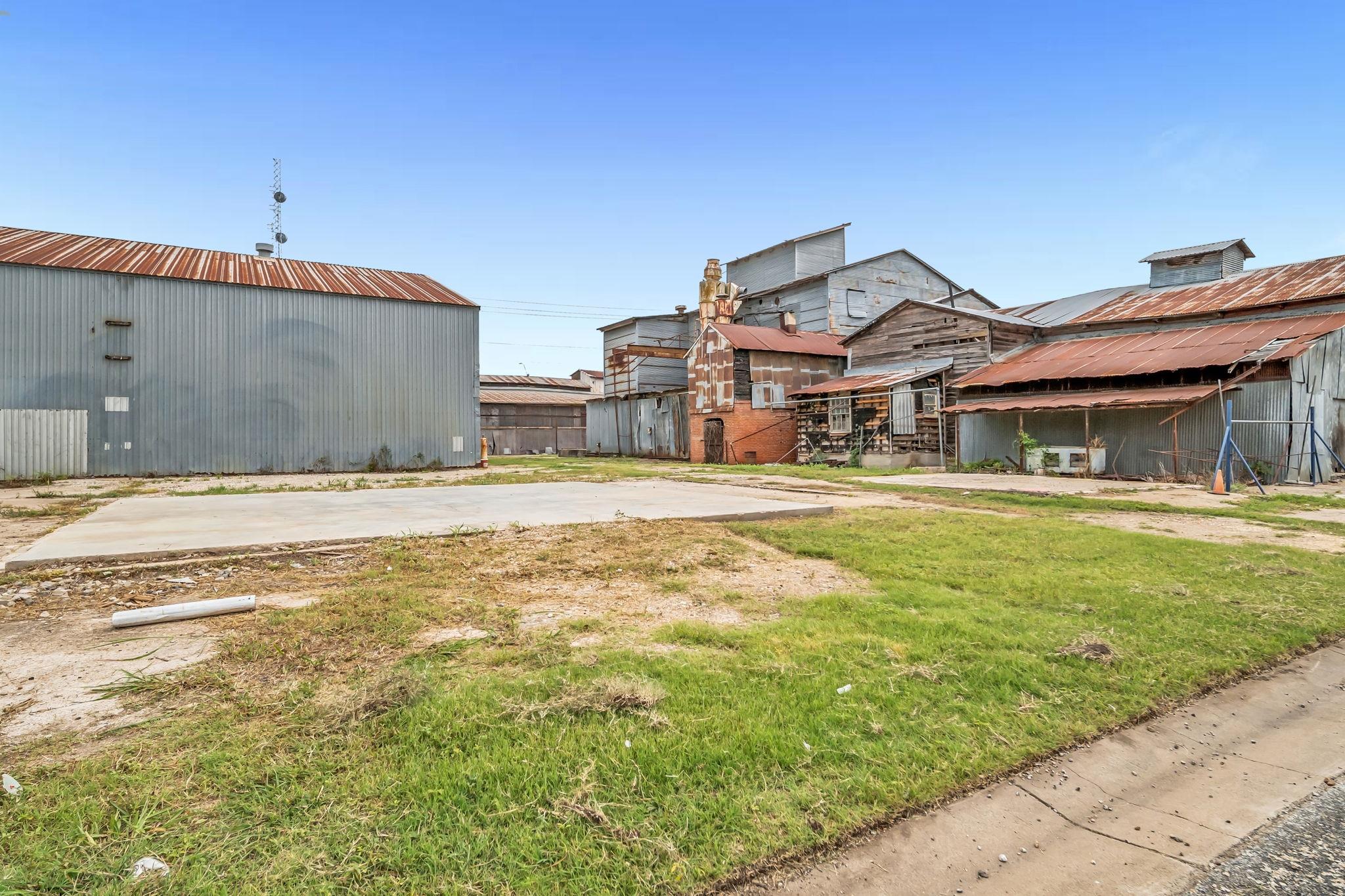 136 S Caldwell-D St, Giddings, TX 78942