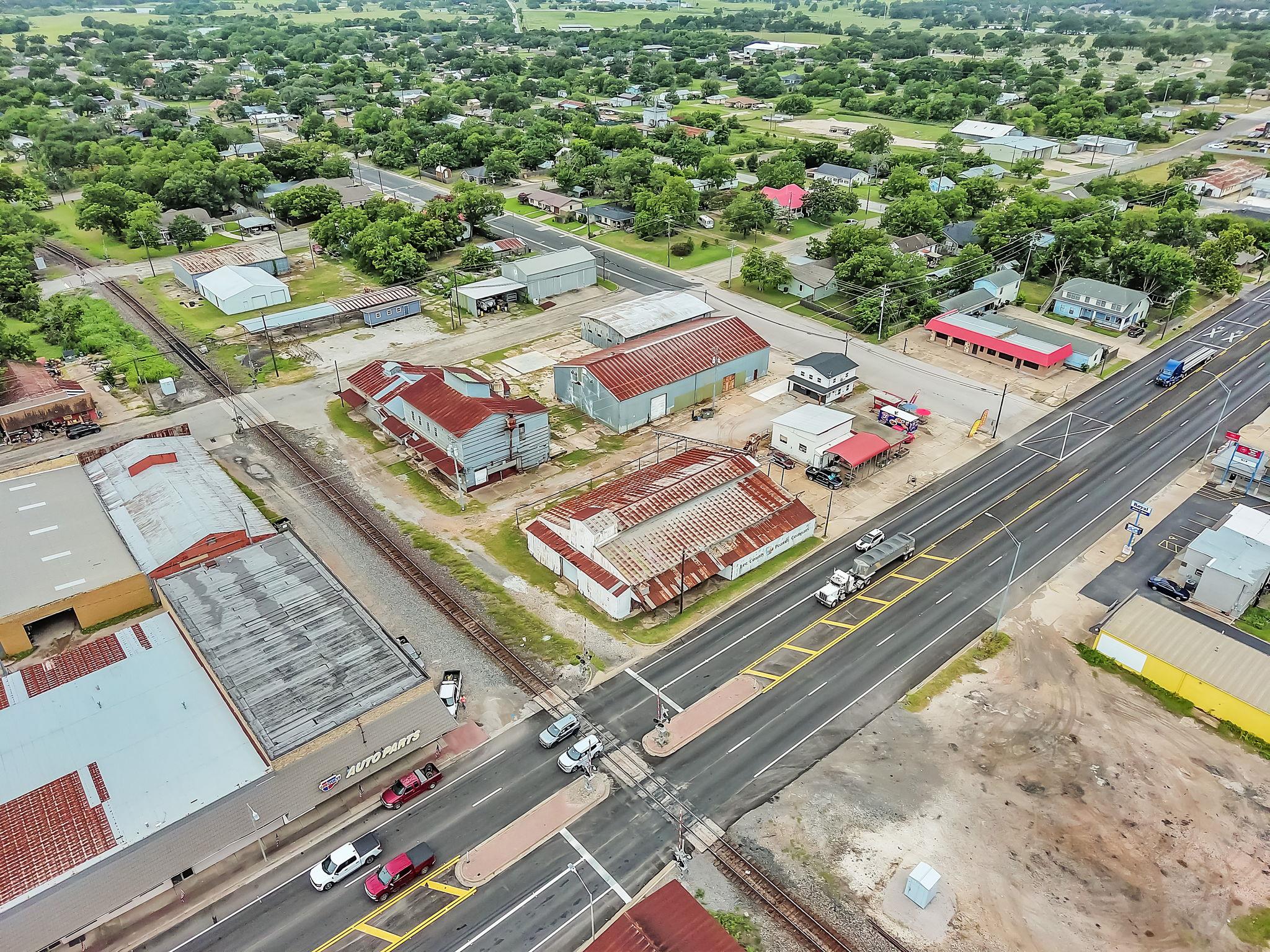 136 S Caldwell-D St, Giddings, TX 78942