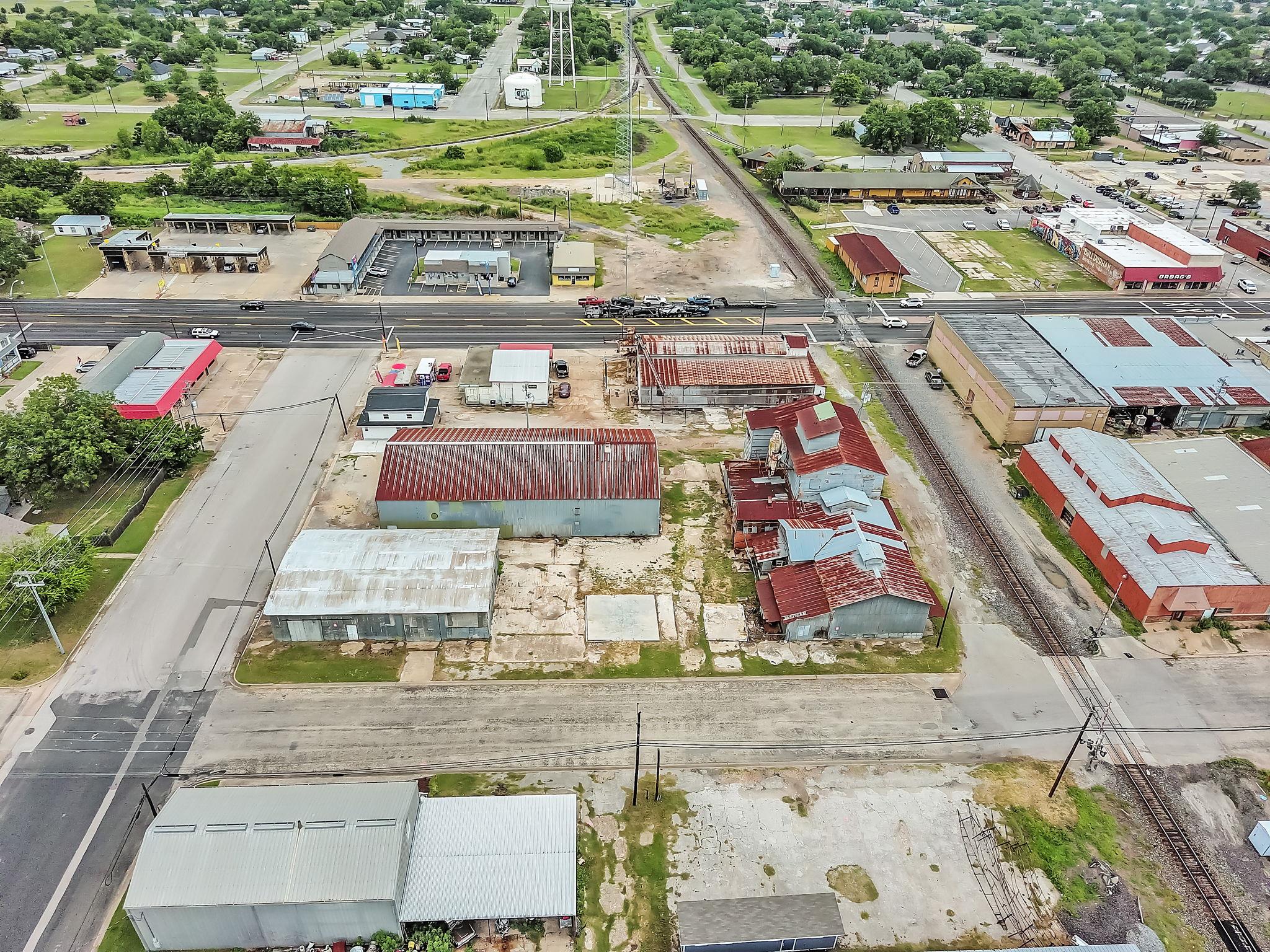 136 S Caldwell-D St, Giddings, TX 78942