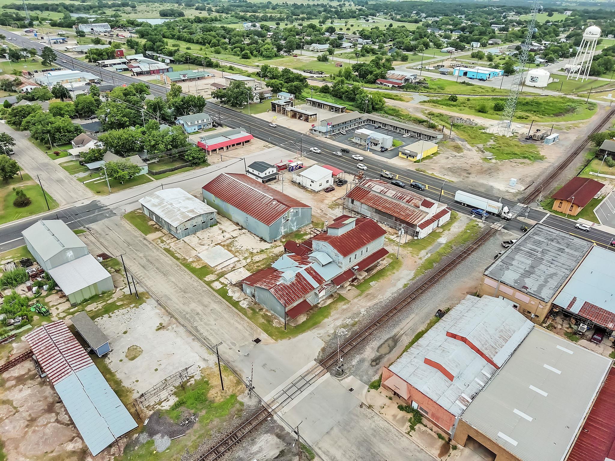 136 S Caldwell-D St, Giddings, TX 78942