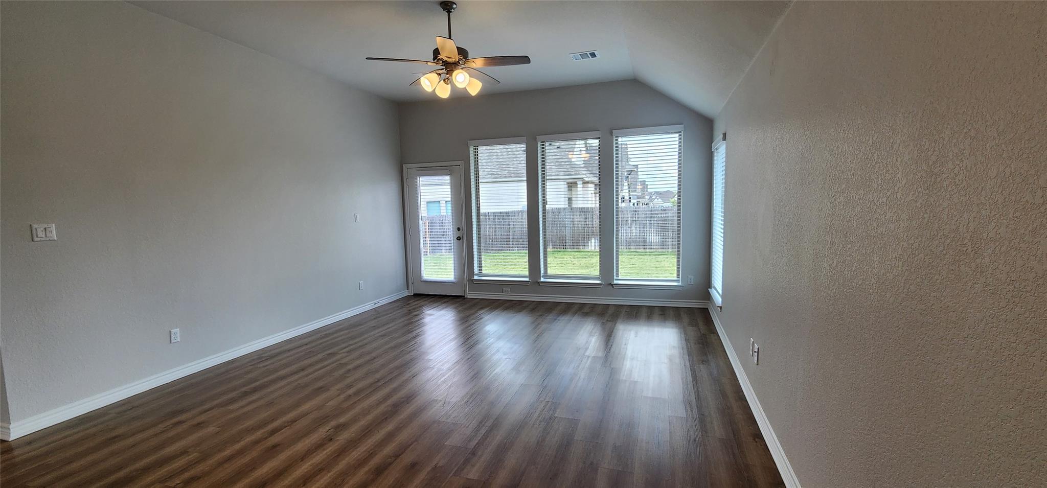 425 Mira Mesa Dr, Liberty Hill, TX 78642