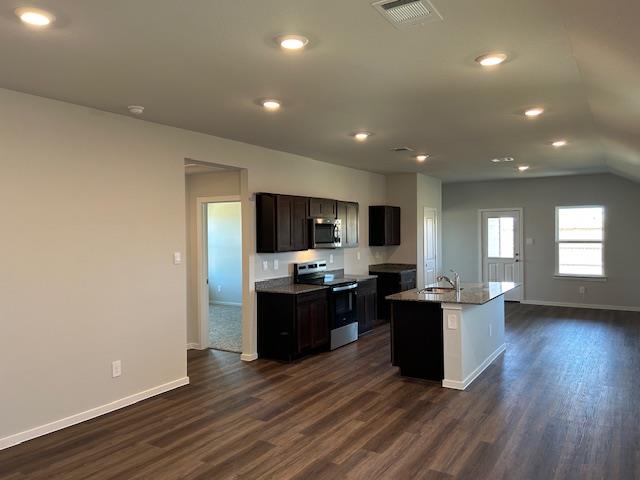 305 Randall Pl, Rockdale, TX 76567