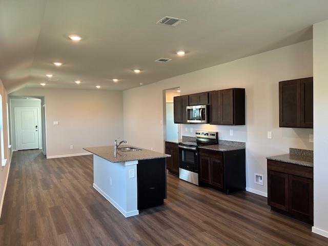 305 Randall Pl, Rockdale, TX 76567