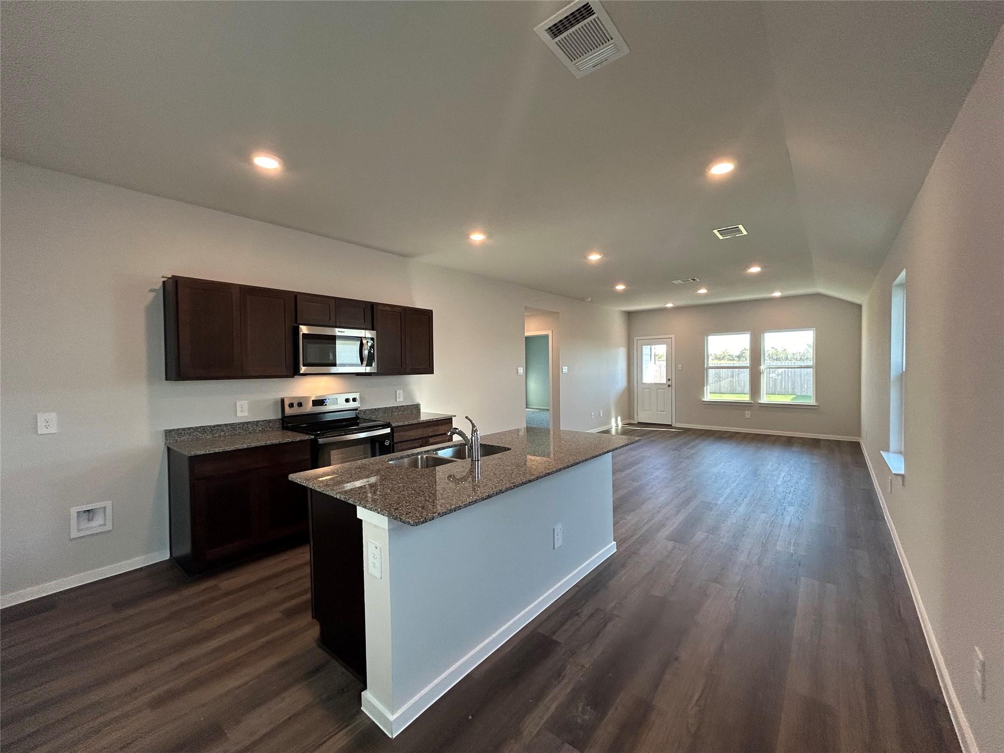 314 Randall Pl, Rockdale, TX 76567