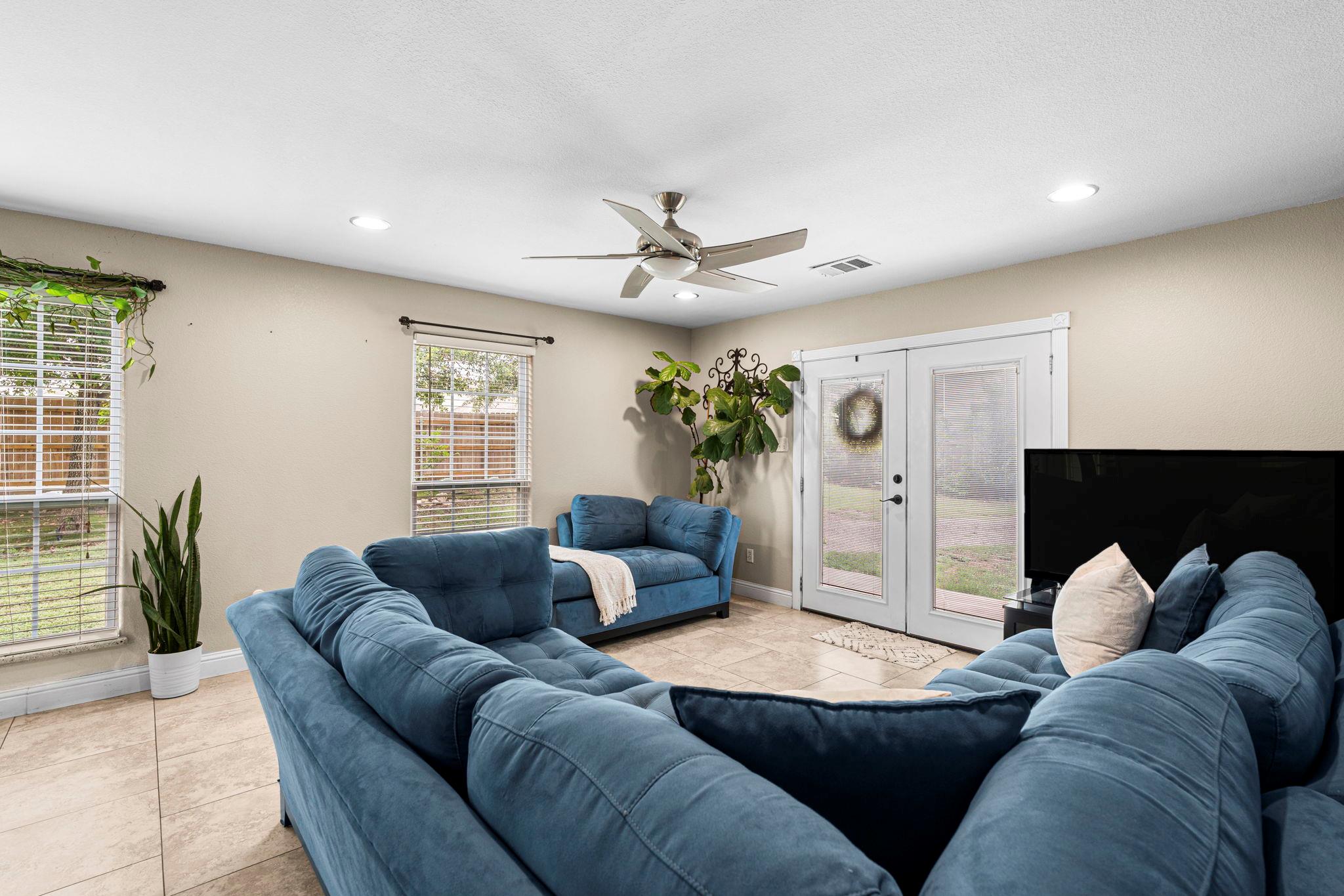 560 Williamson Rd, Kyle, TX 78640