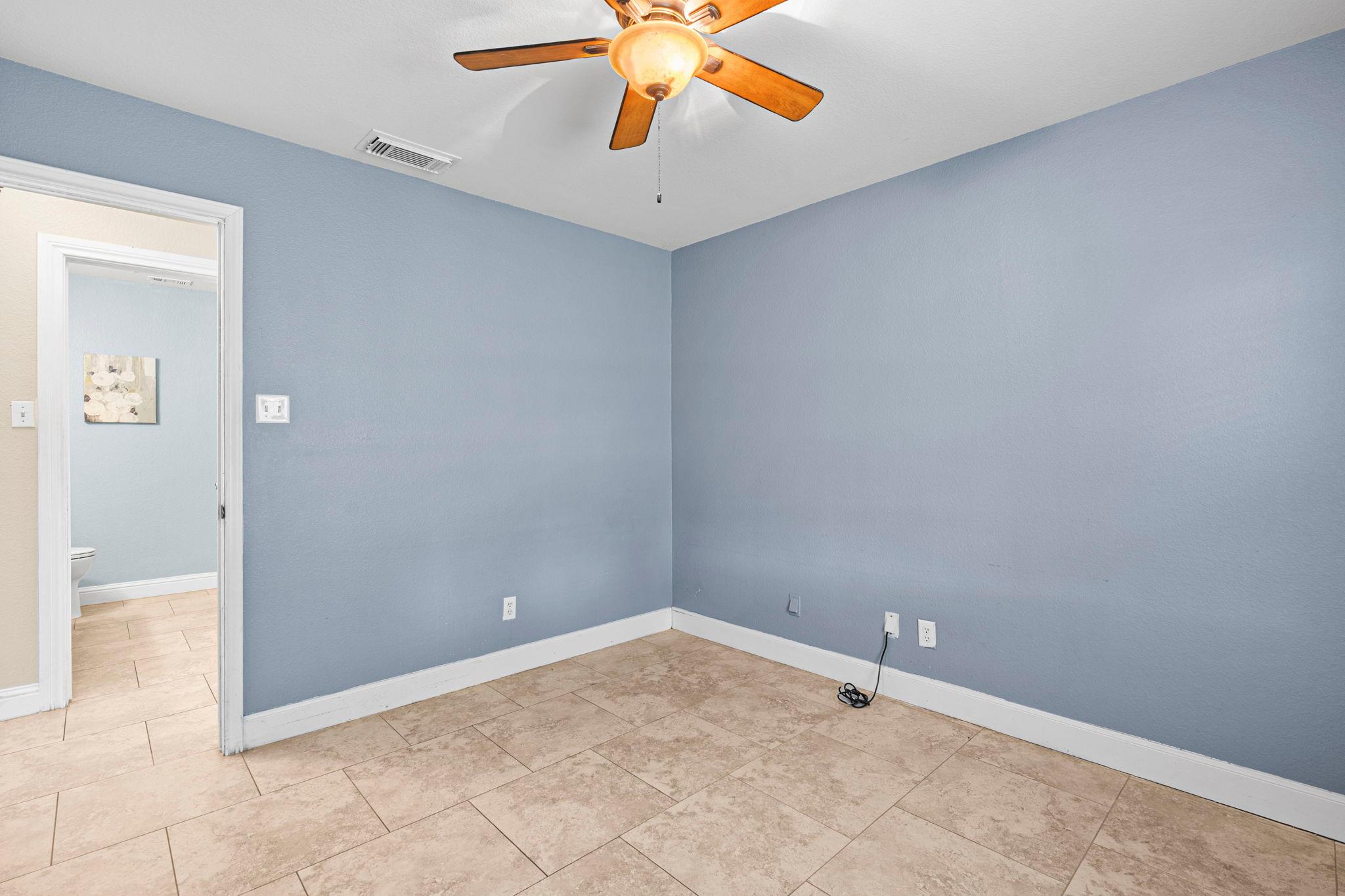 560 Williamson Rd, Kyle, TX 78640