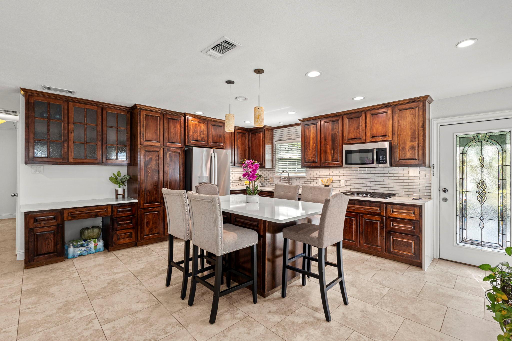 560 Williamson Rd, Kyle, TX 78640