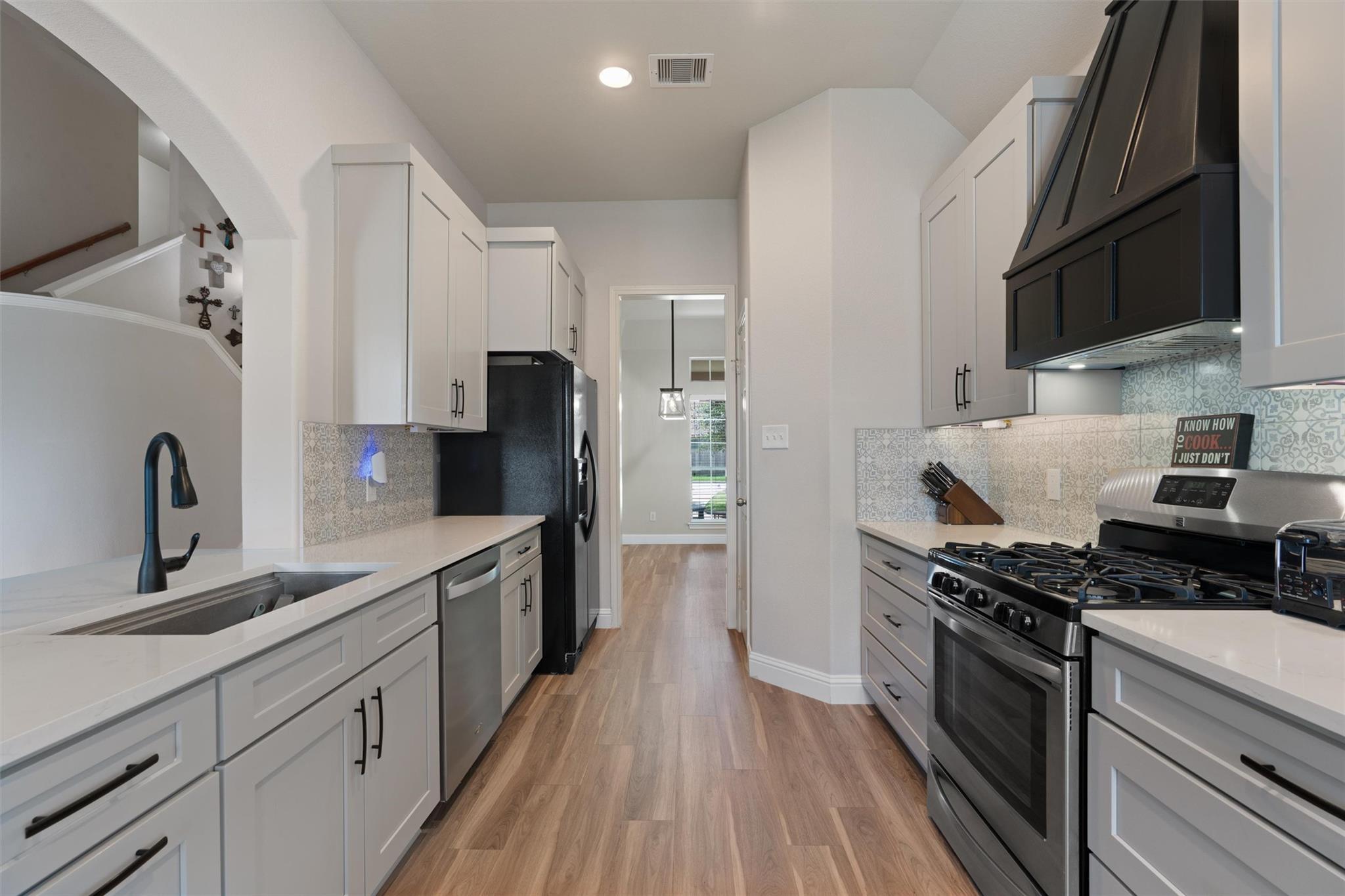 1104 Bethpage Dr, Hutto, TX 78634