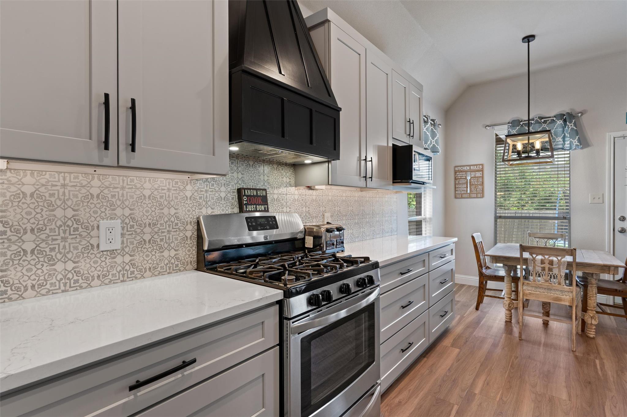 1104 Bethpage Dr, Hutto, TX 78634