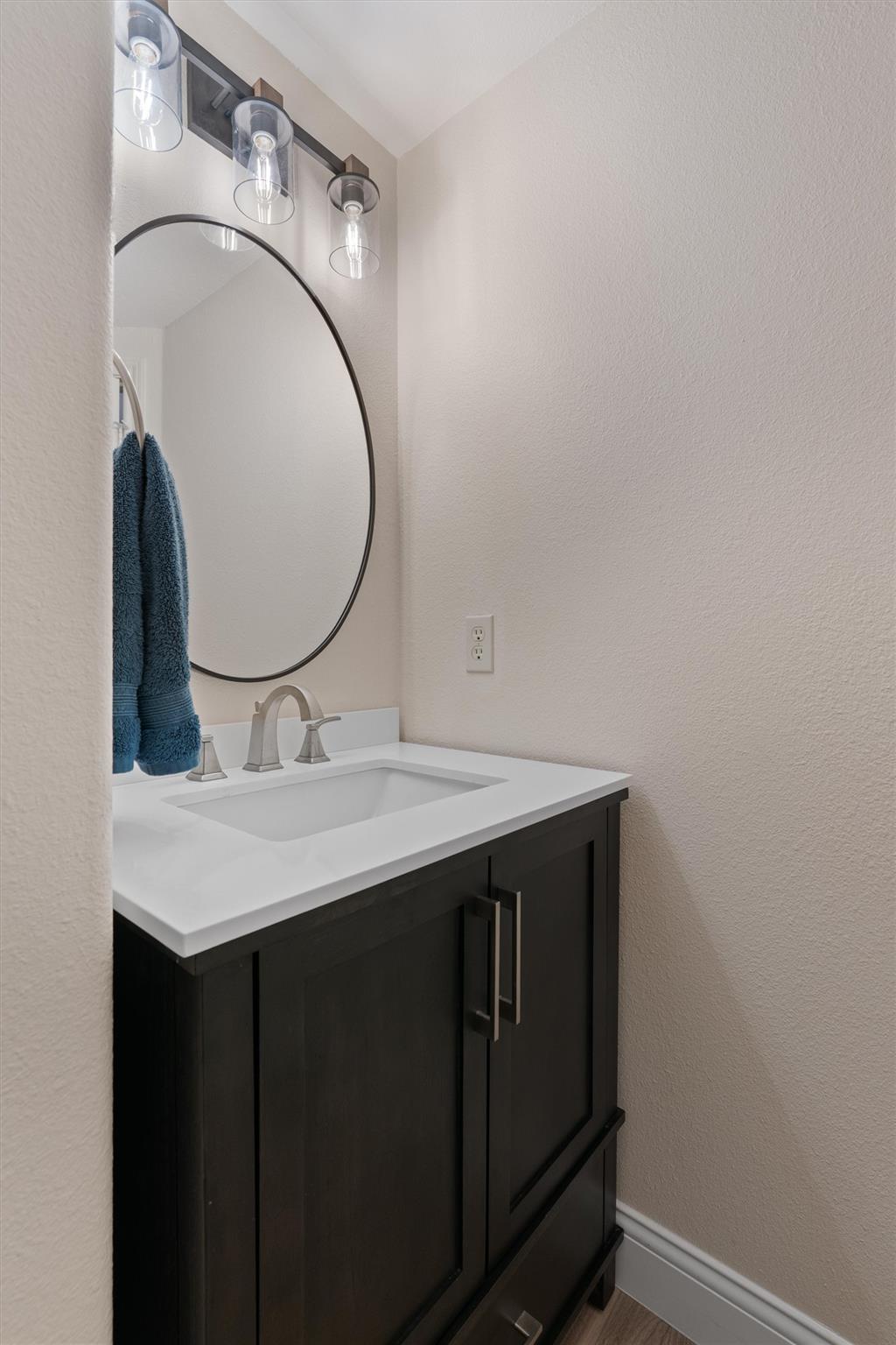 1104 Bethpage Dr, Hutto, TX 78634