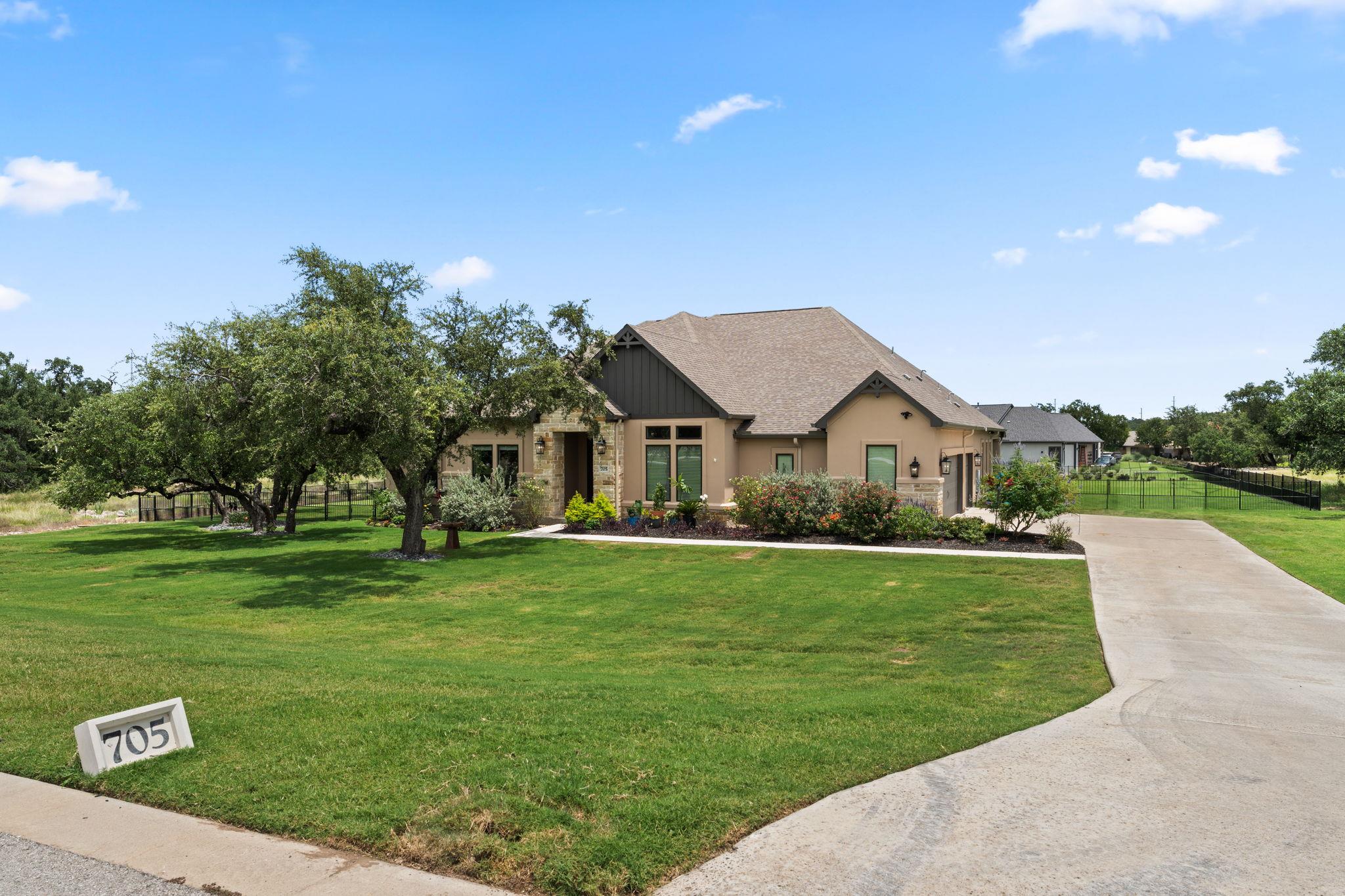 705 Spicewood Trails Dr, Spicewood, TX 78669