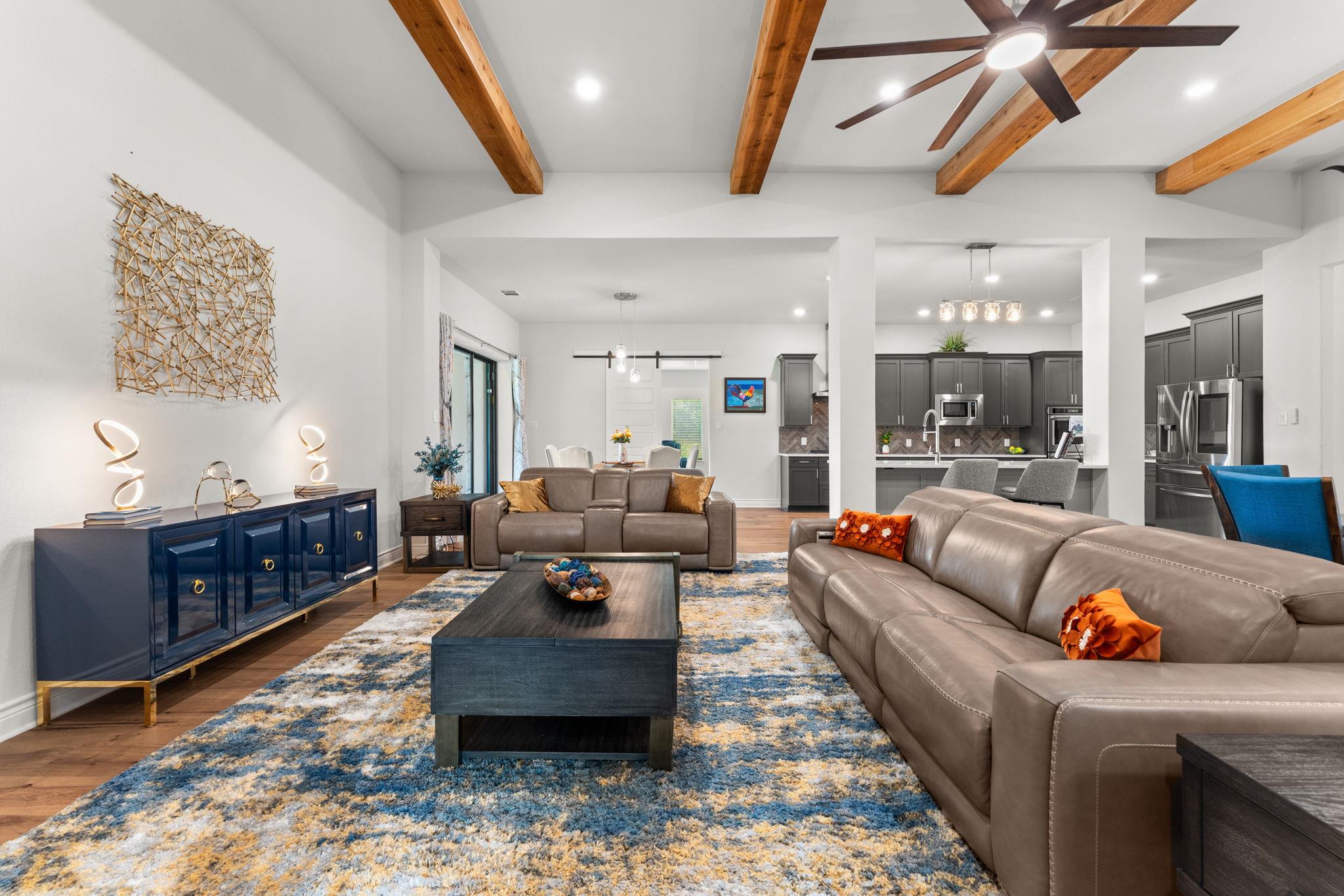 705 Spicewood Trails Dr, Spicewood, TX 78669