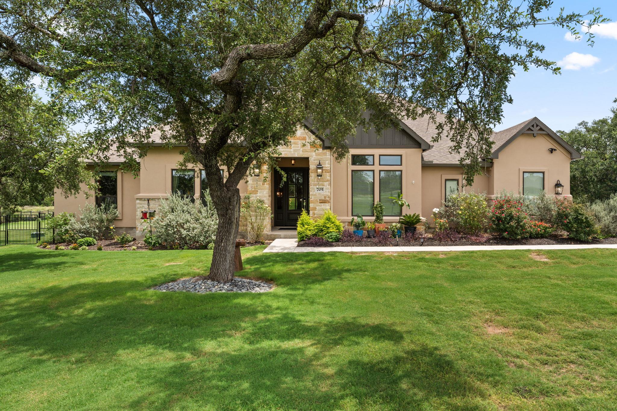 705 Spicewood Trails Dr, Spicewood, TX 78669