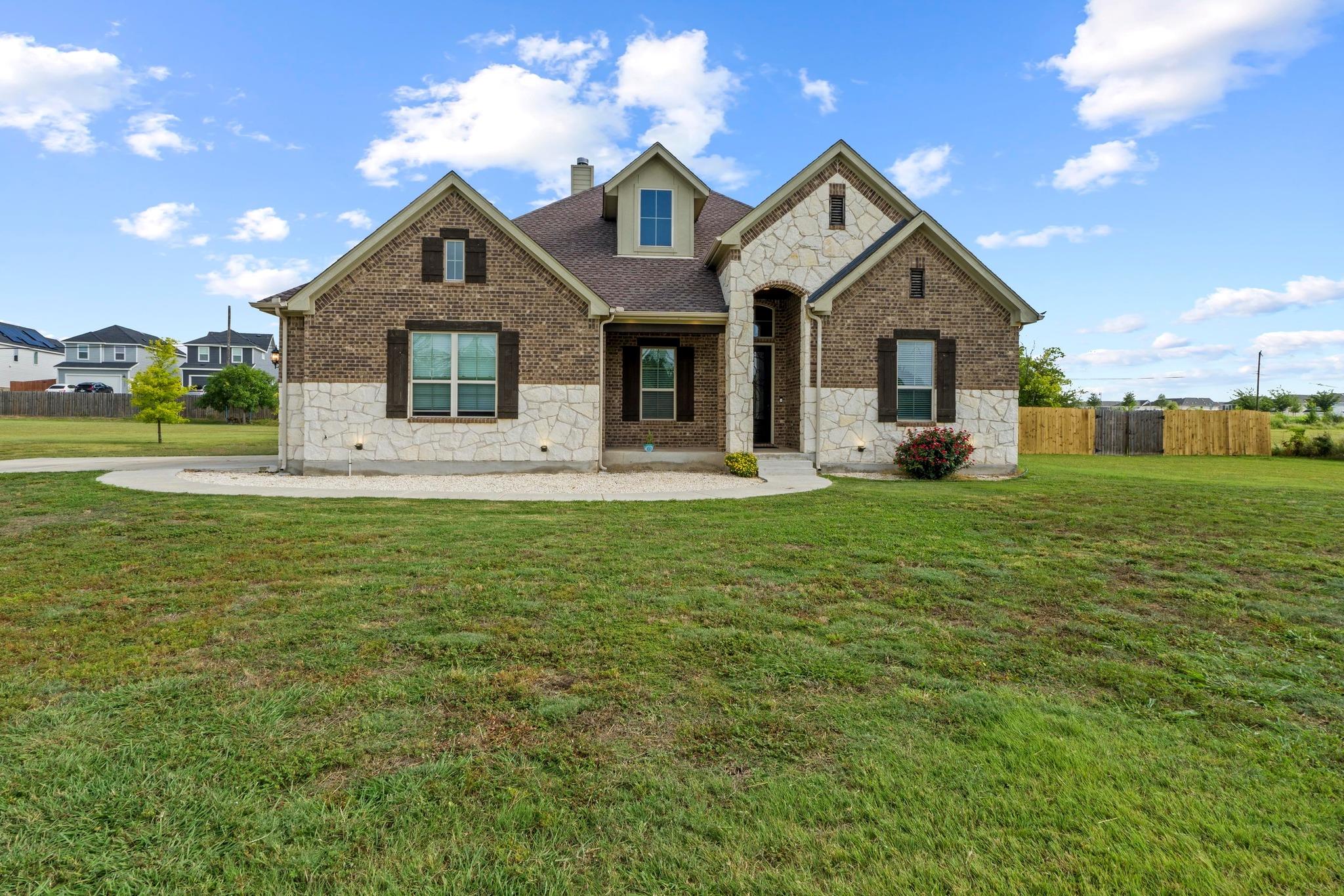 200 TATE Ln, Round Rock, TX 78626
