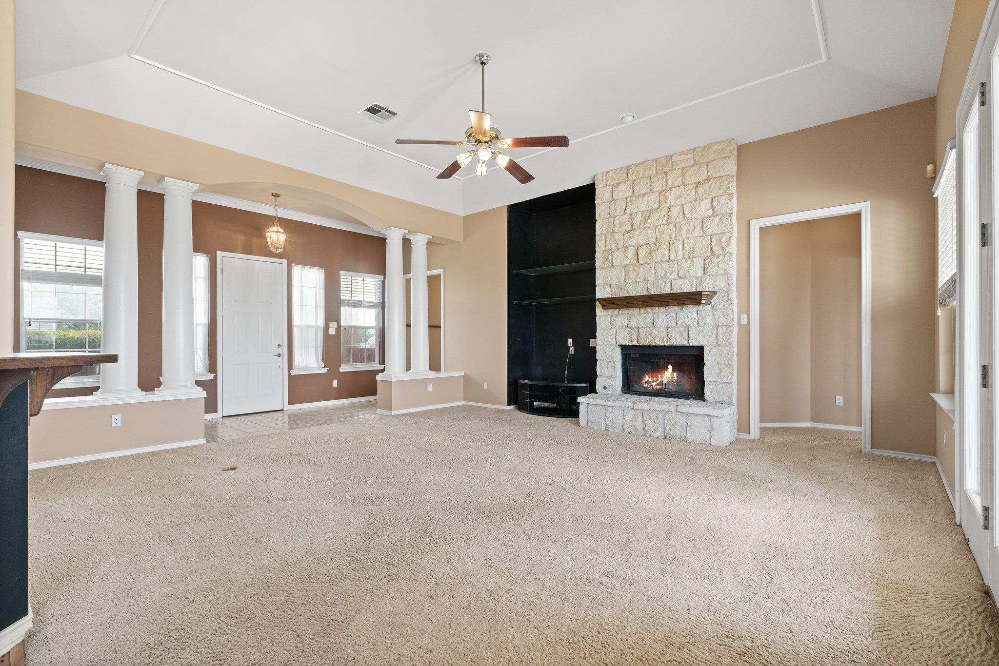 400 Hyview Ln, Hutto, TX 78634