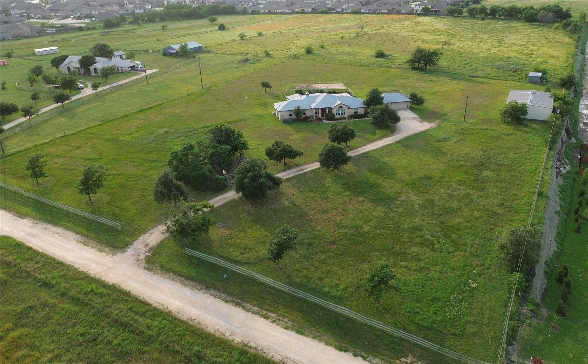 400 Hyview Ln, Hutto, TX 78634