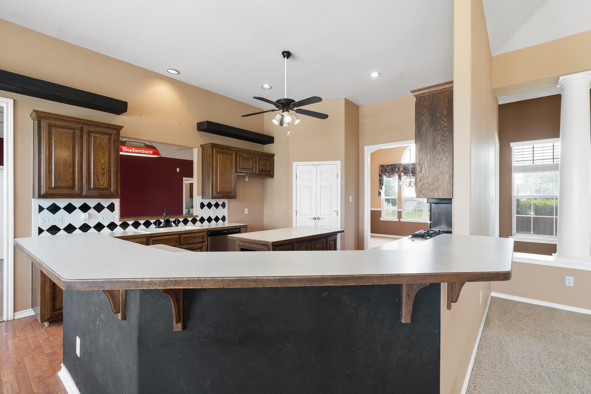 400 Hyview Ln, Hutto, TX 78634