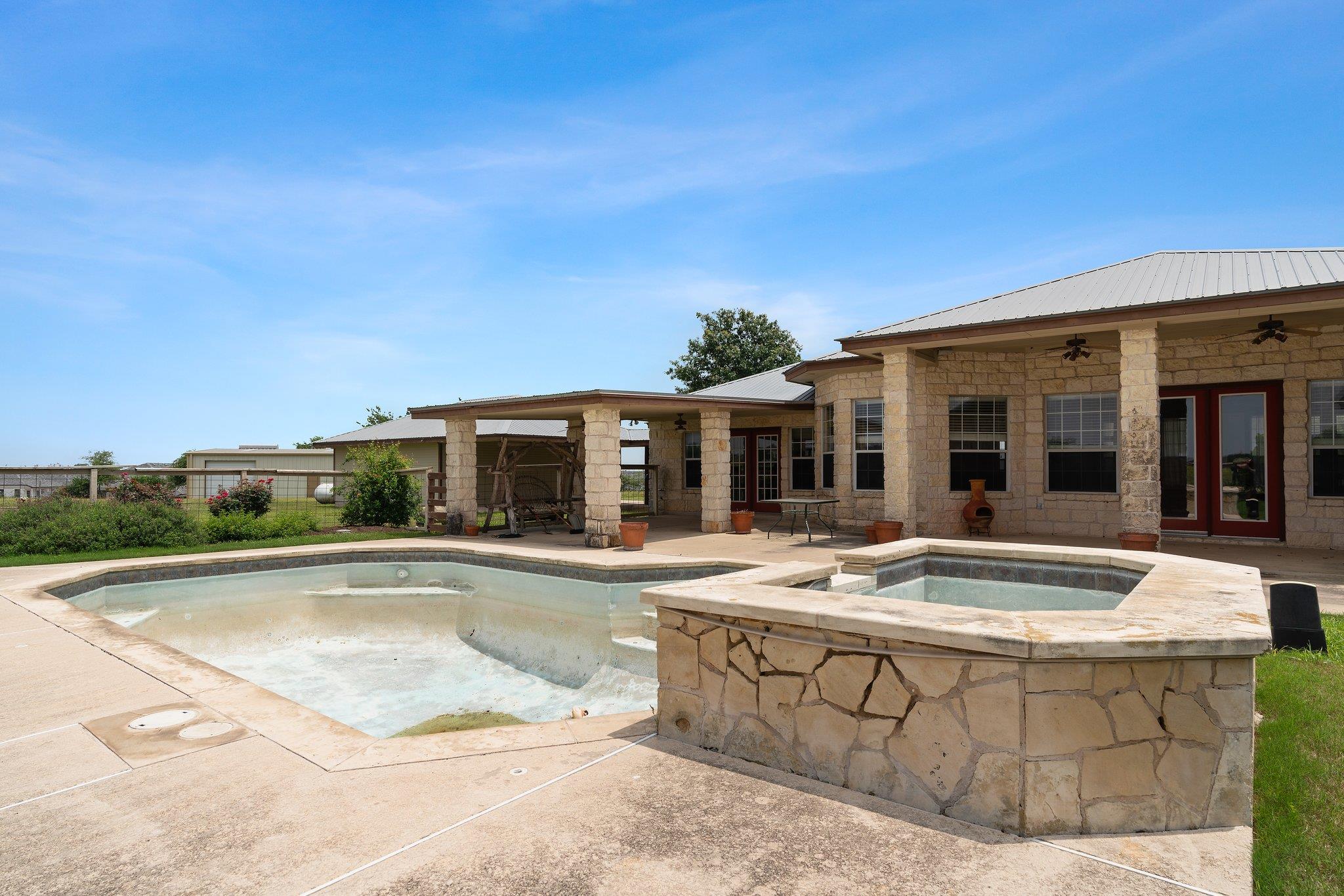 400 Hyview Ln, Hutto, TX 78634