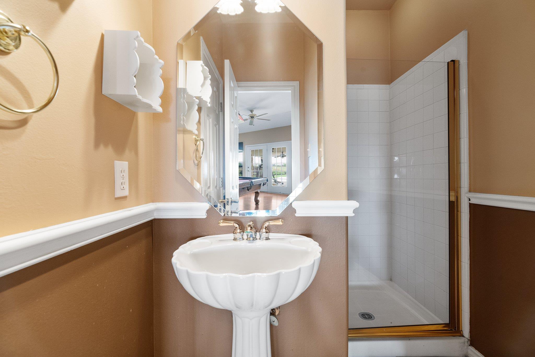 400 Hyview Ln, Hutto, TX 78634