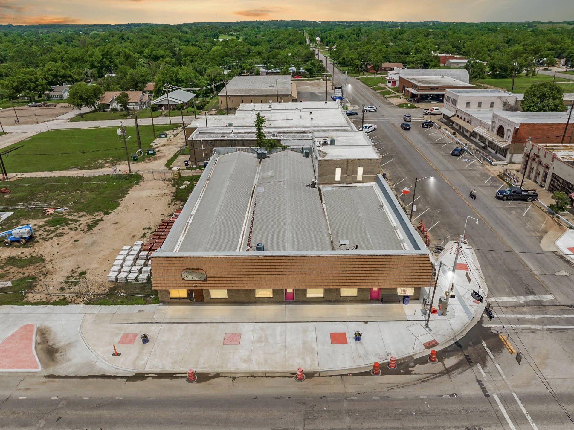 106 W Cameron Ave, Rockdale, TX 76567