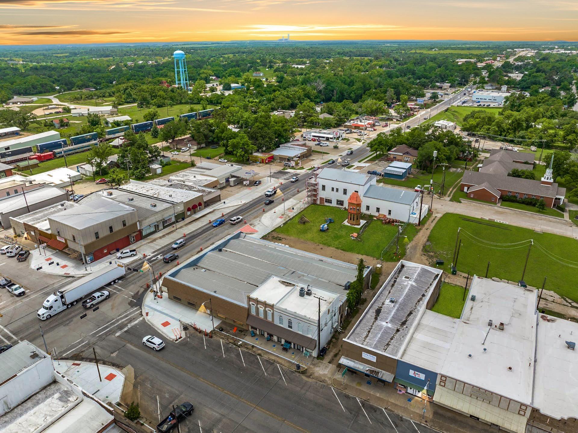 106 W Cameron Ave, Rockdale, TX 76567