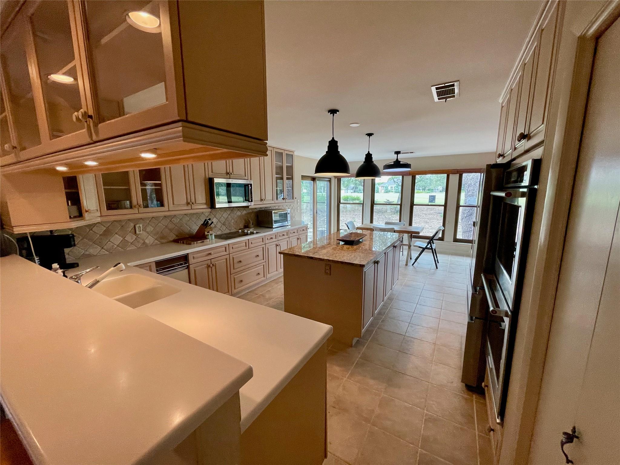 921 Vanguard St, Lakeway, TX 78734