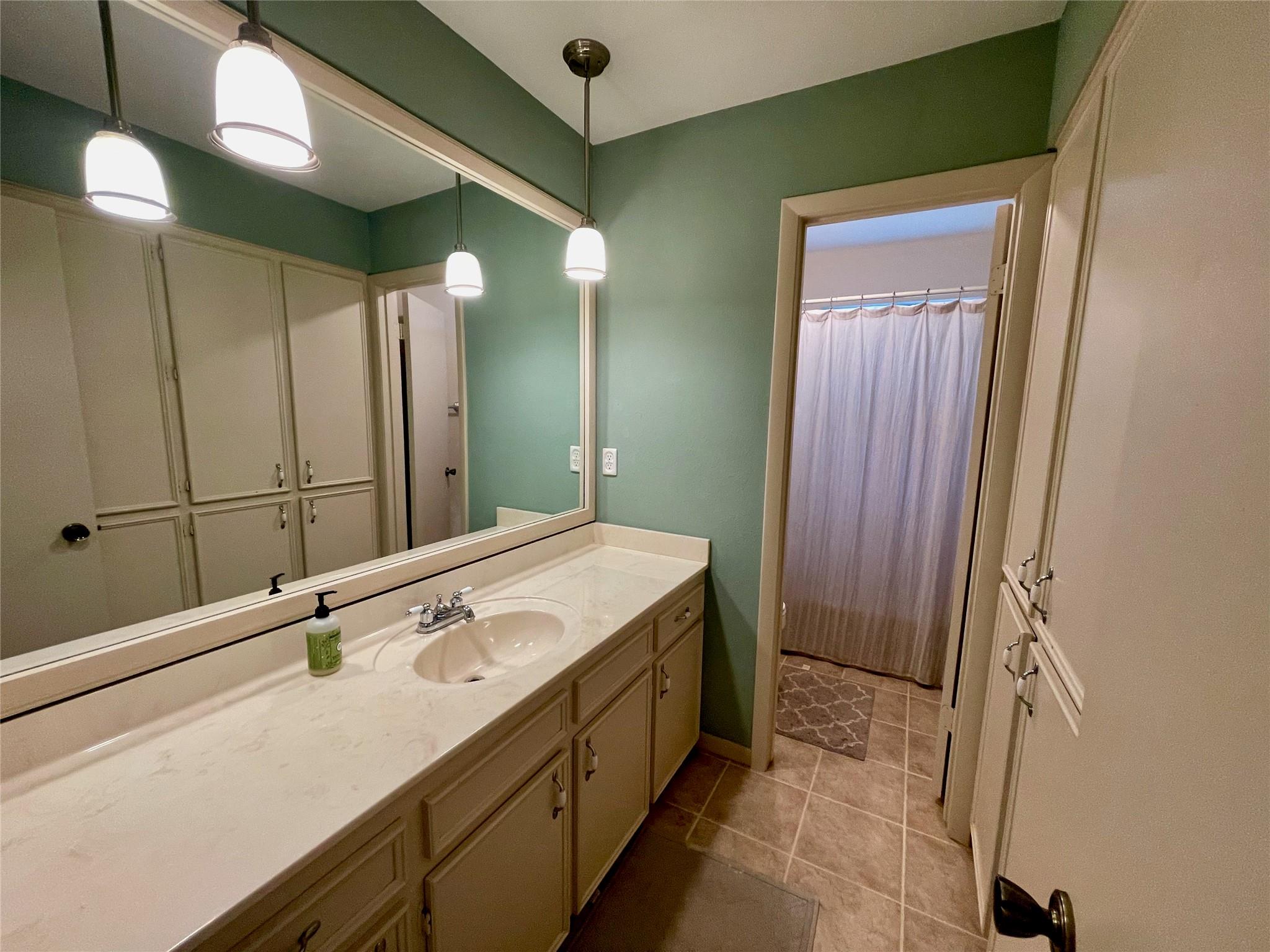 921 Vanguard St, Lakeway, TX 78734