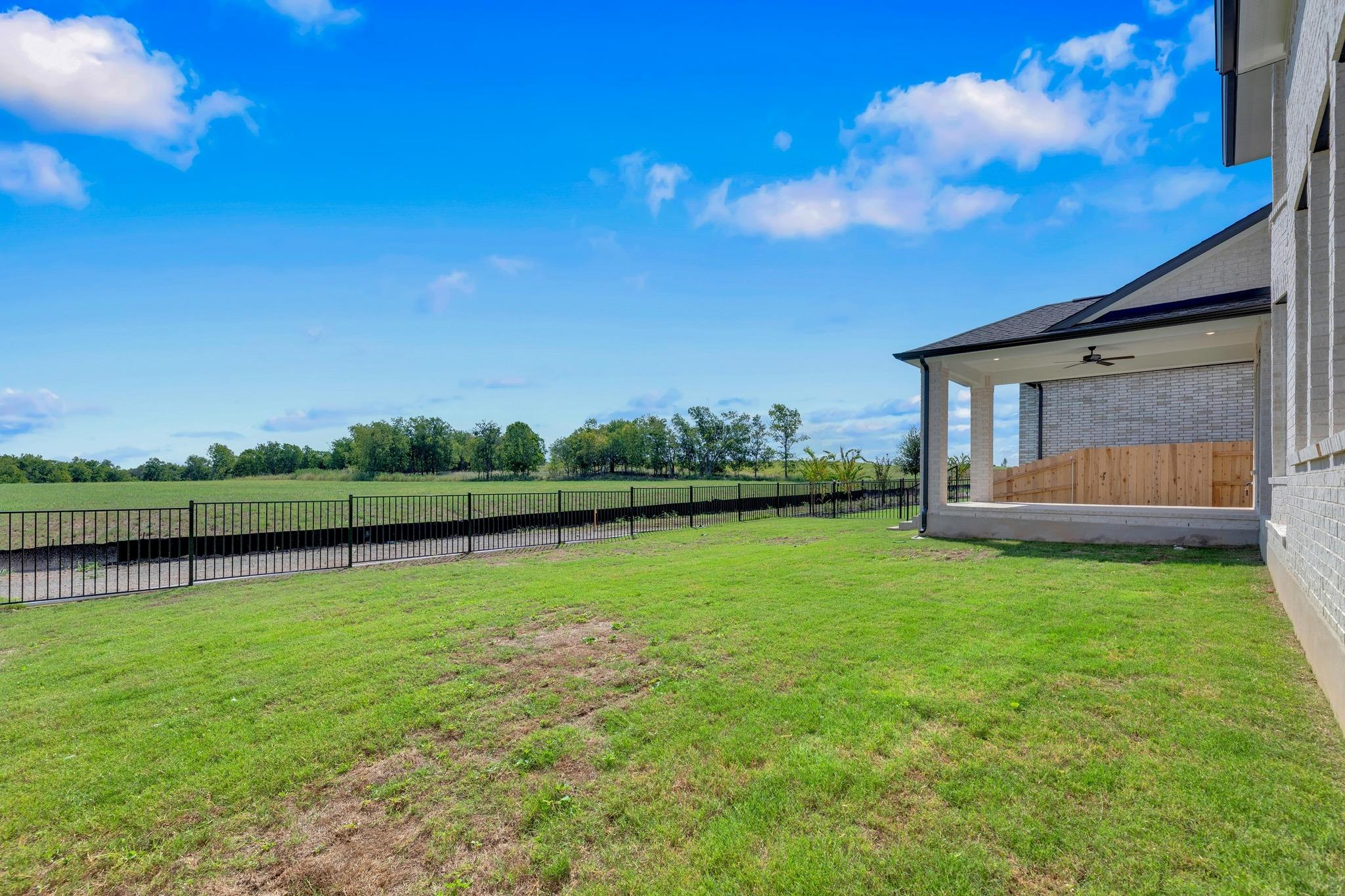 949 Rock Daisy Trl, Hutto, TX 78634