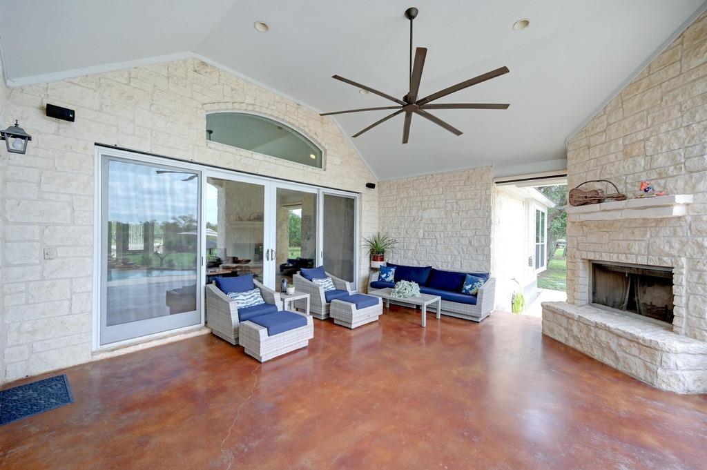 1031 Water Park Rd, Wimberley, TX 78676
