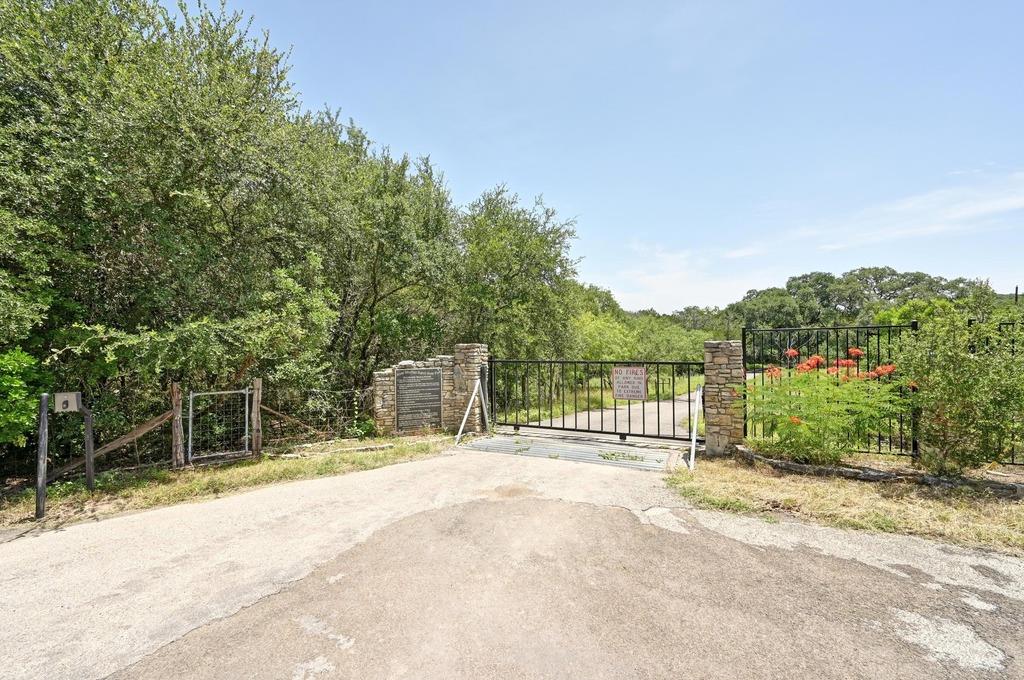 1031 Water Park Rd, Wimberley, TX 78676
