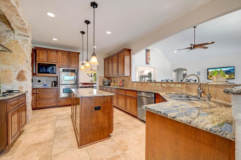 1031 Water Park Rd, Wimberley, TX 78676