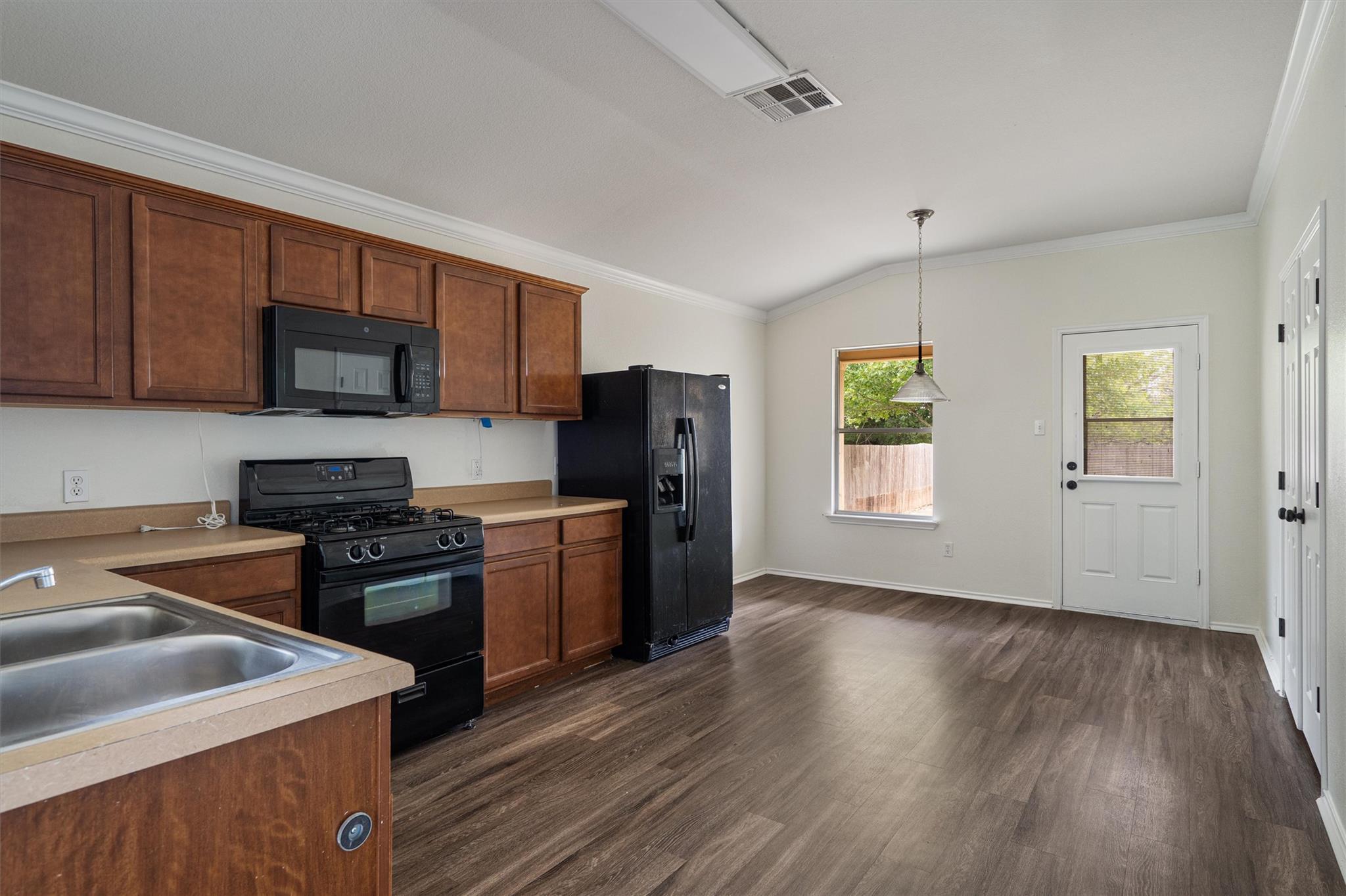 1106 Canada Wild Dr, Buda, TX 78610