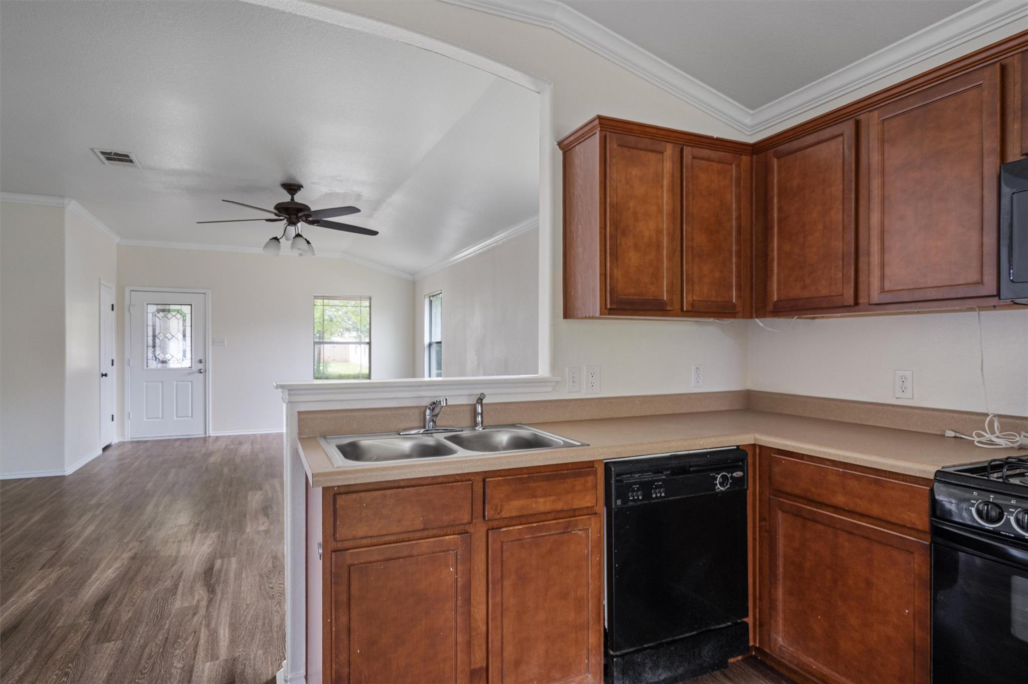 1106 Canada Wild Dr, Buda, TX 78610
