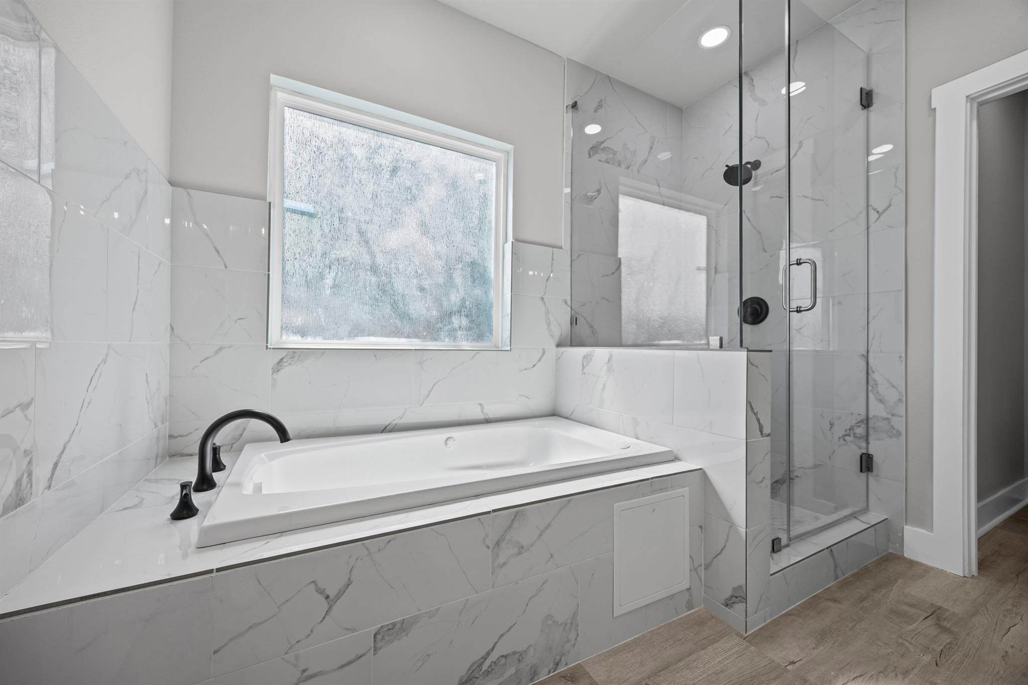 10 Honeysuckle Ln, Wimberley, TX 78676