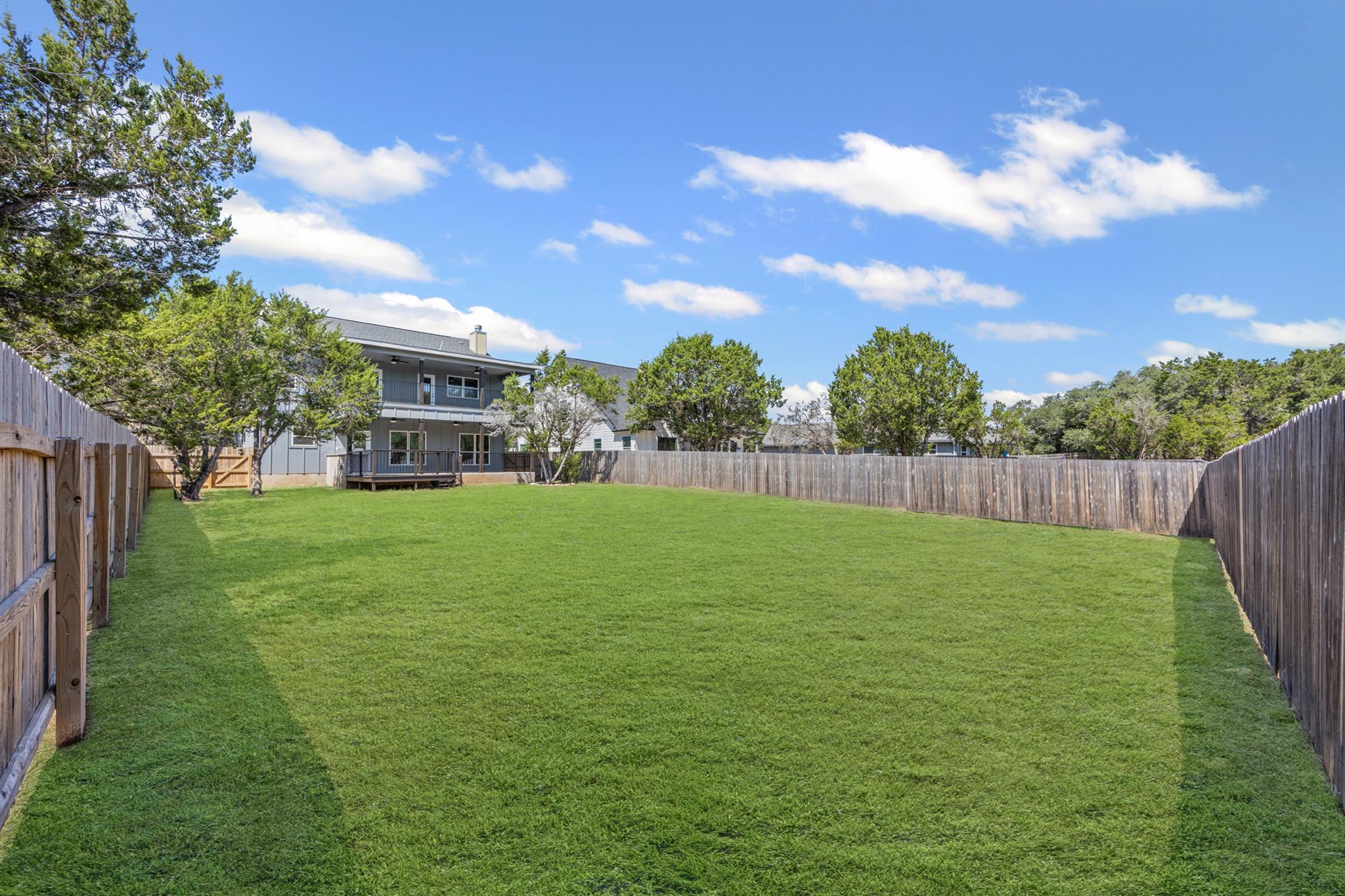 10 Honeysuckle Ln, Wimberley, TX 78676