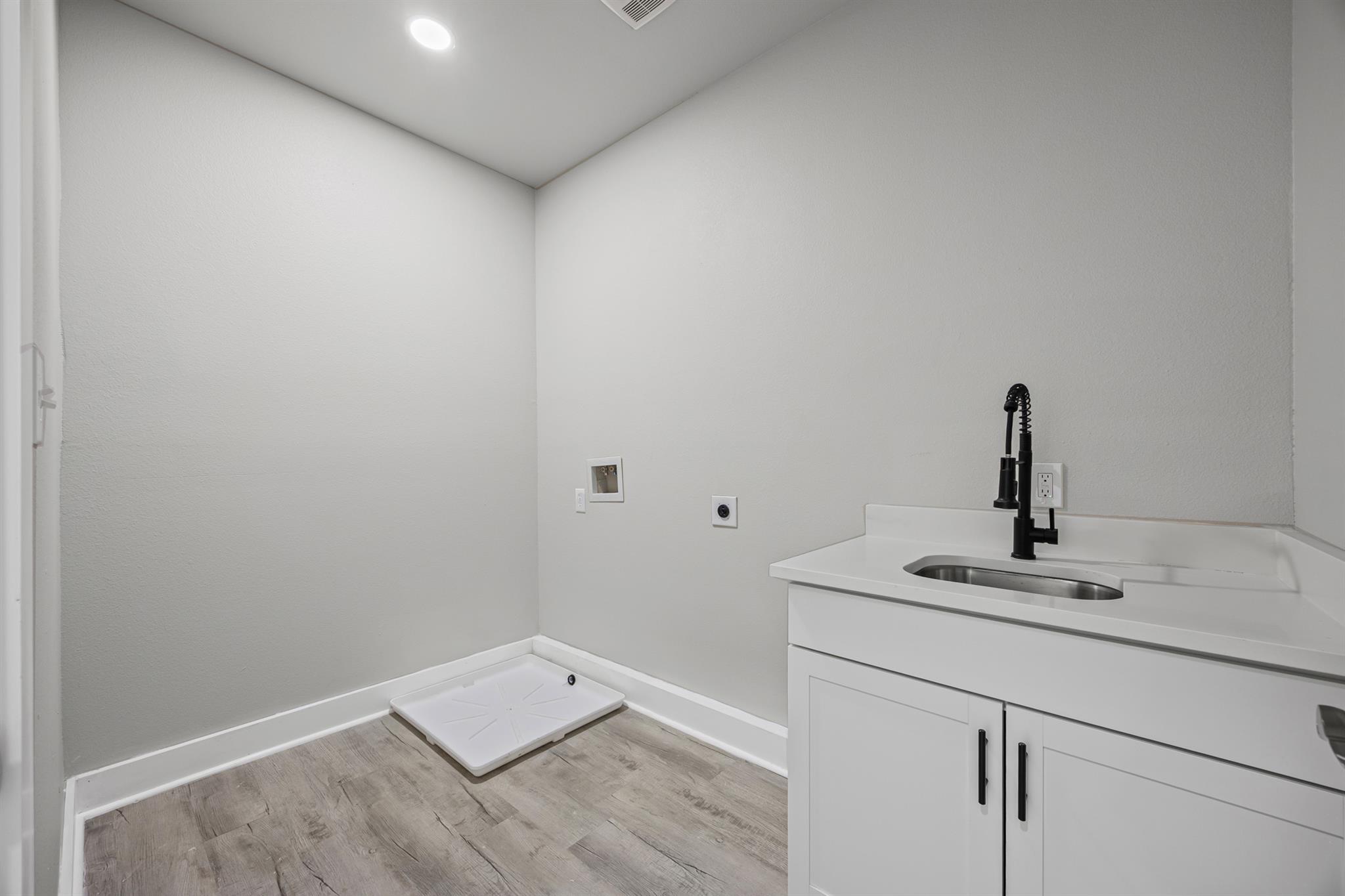 10 Honeysuckle Ln, Wimberley, TX 78676