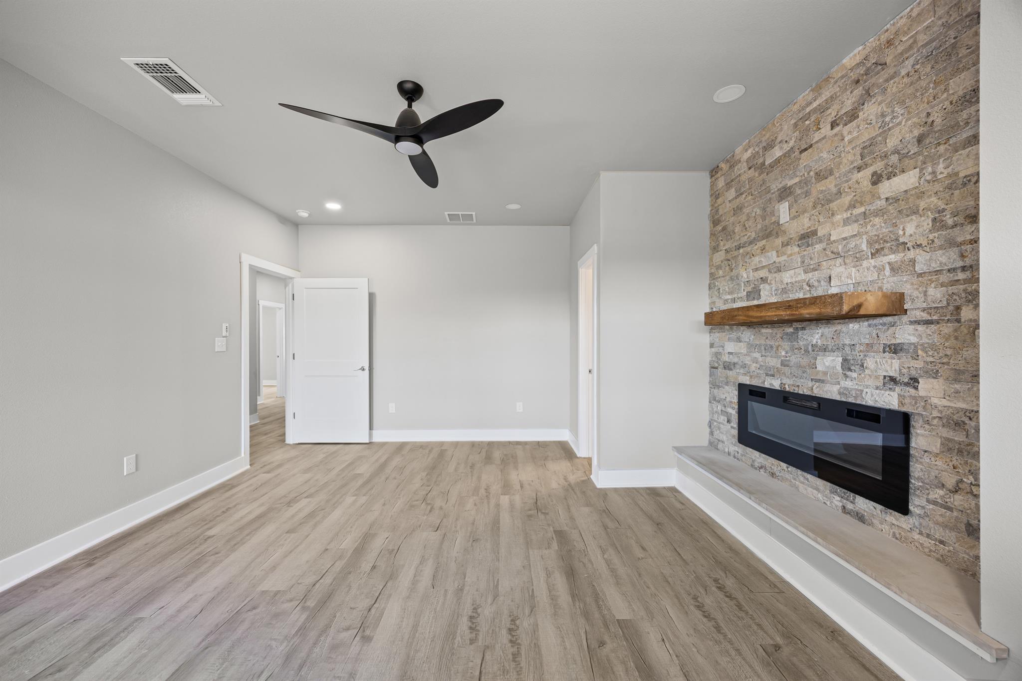 10 Honeysuckle Ln, Wimberley, TX 78676