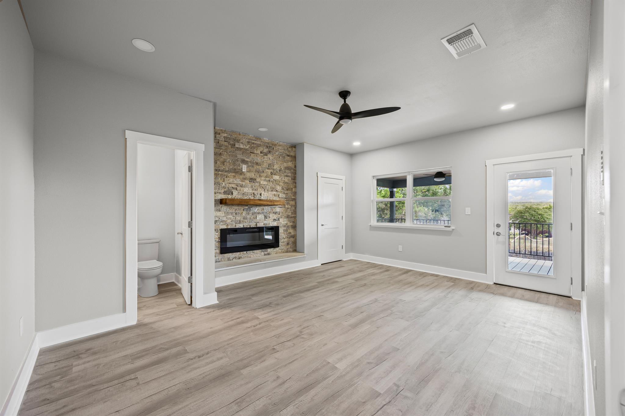 10 Honeysuckle Ln, Wimberley, TX 78676