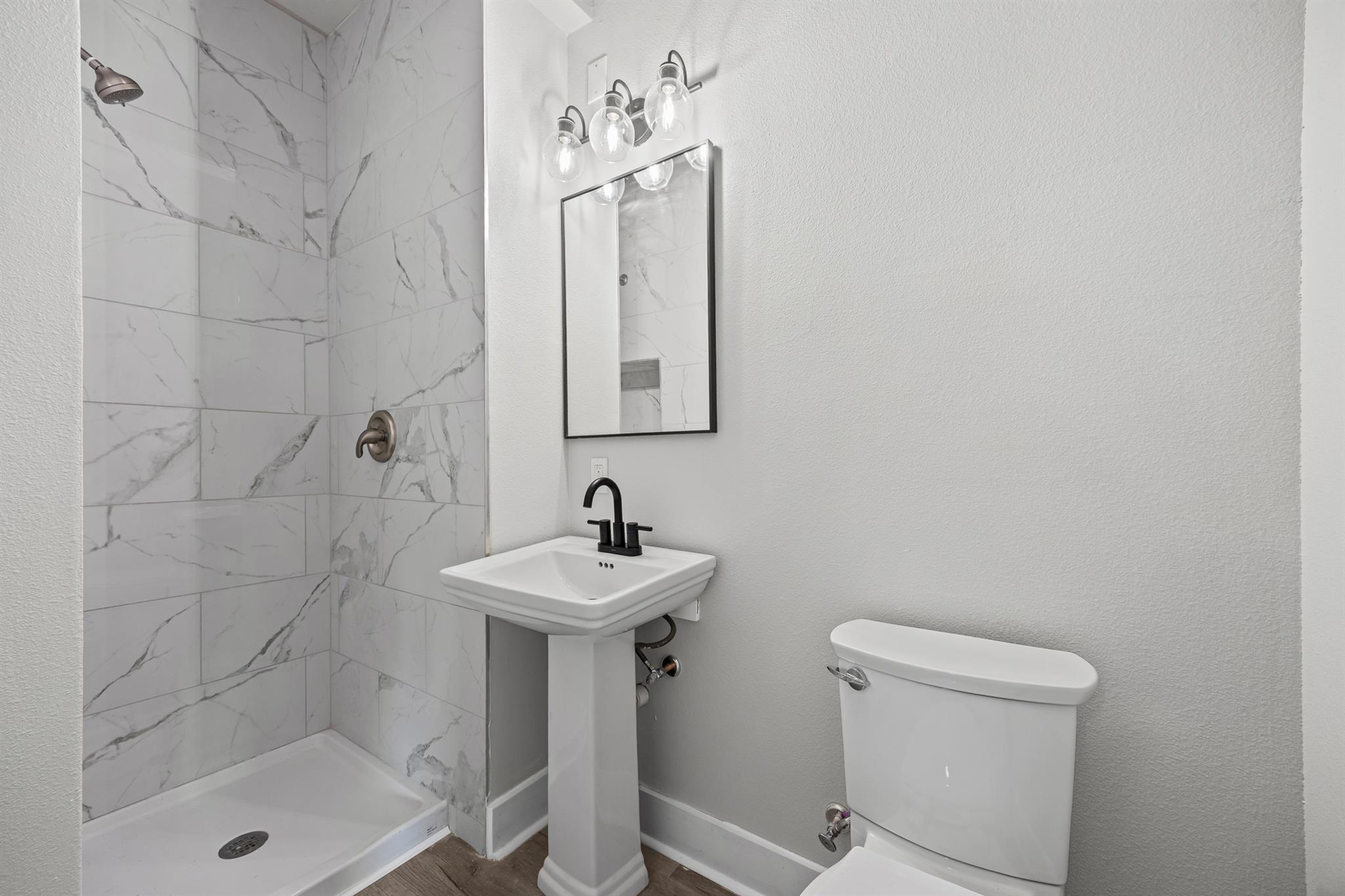 10 Honeysuckle Ln, Wimberley, TX 78676