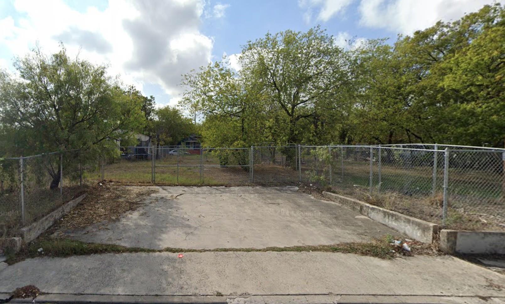 2208 W Poplar St # 2, San Antonio, TX 78207