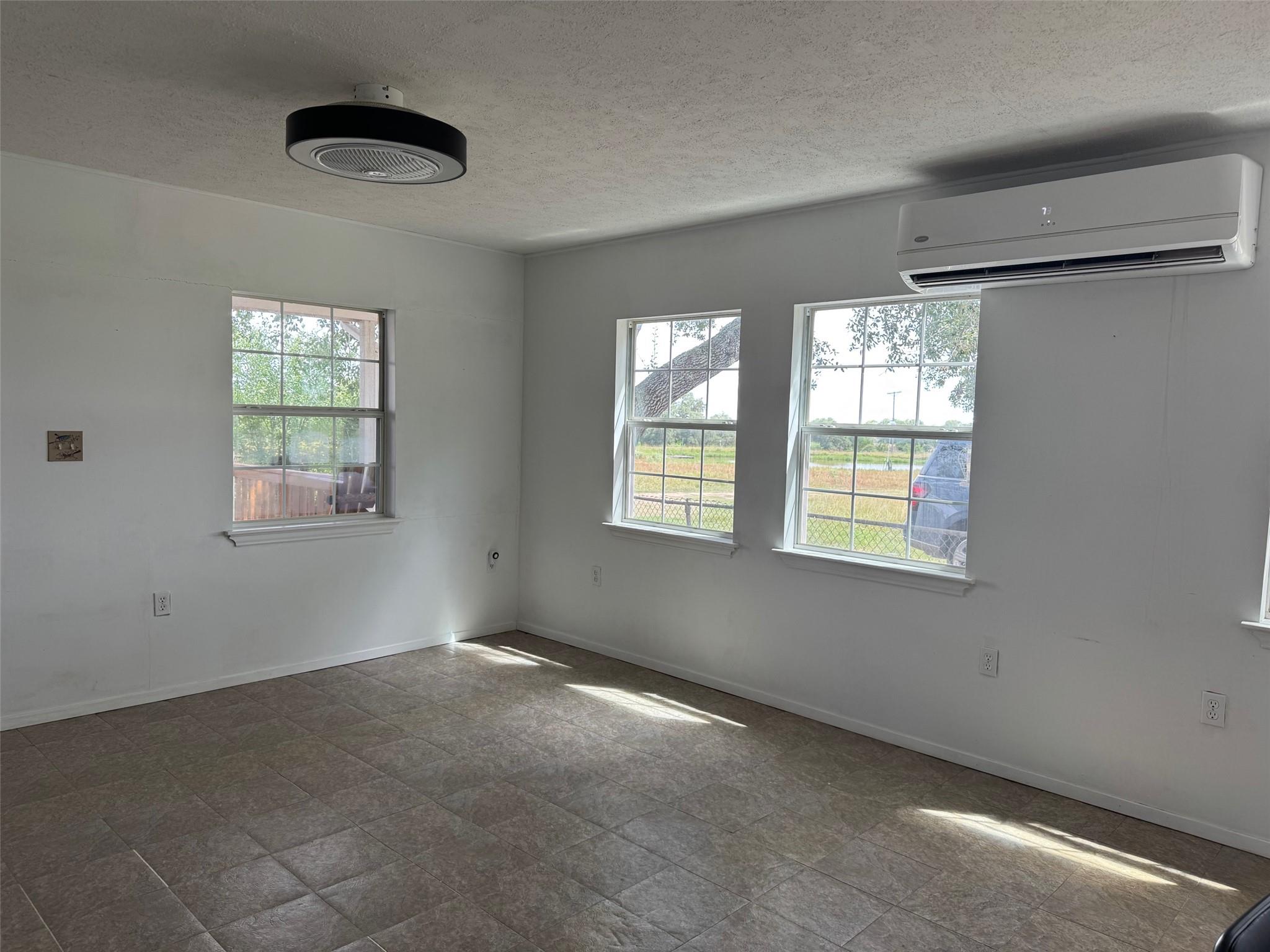 4317 Fm 955 Rd, Fayetteville, TX 78940