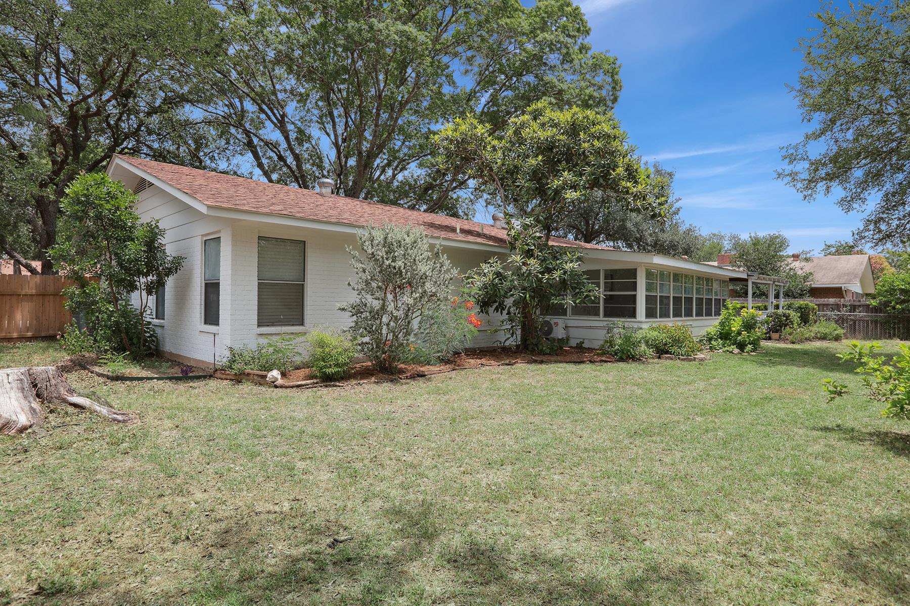 1334 Carnation Ln, New Braunfels, TX 78130