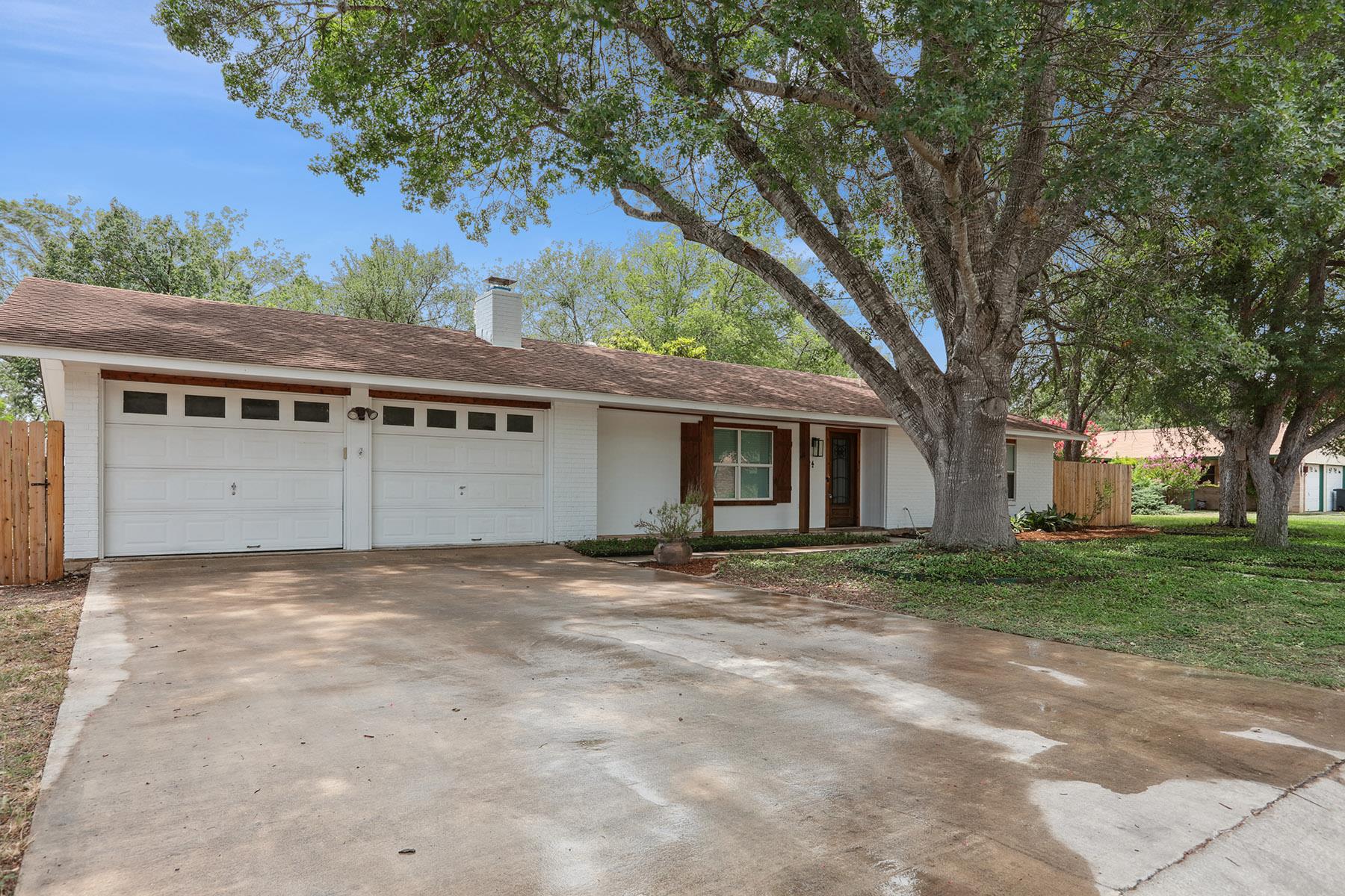1334 Carnation Ln, New Braunfels, TX 78130
