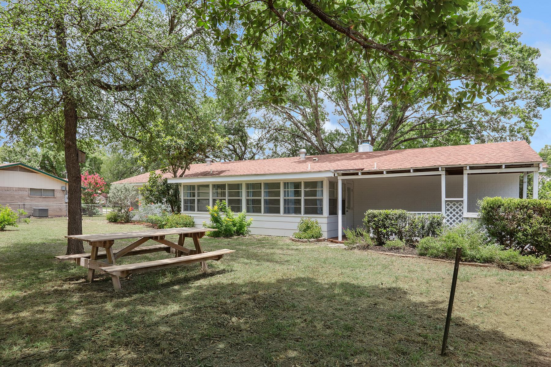 1334 Carnation Ln, New Braunfels, TX 78130