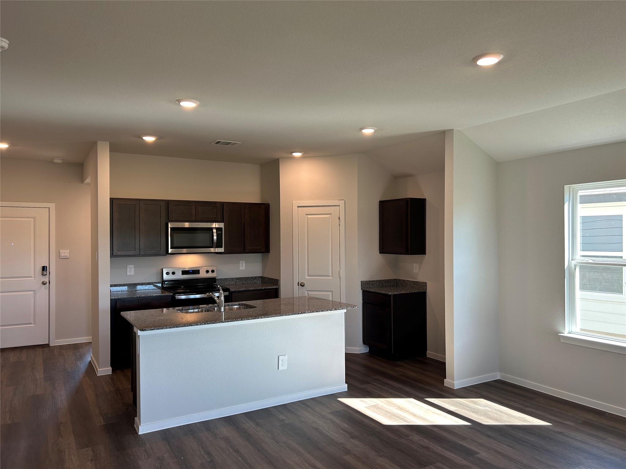 313 Doss Dr, Rockdale, TX 76567