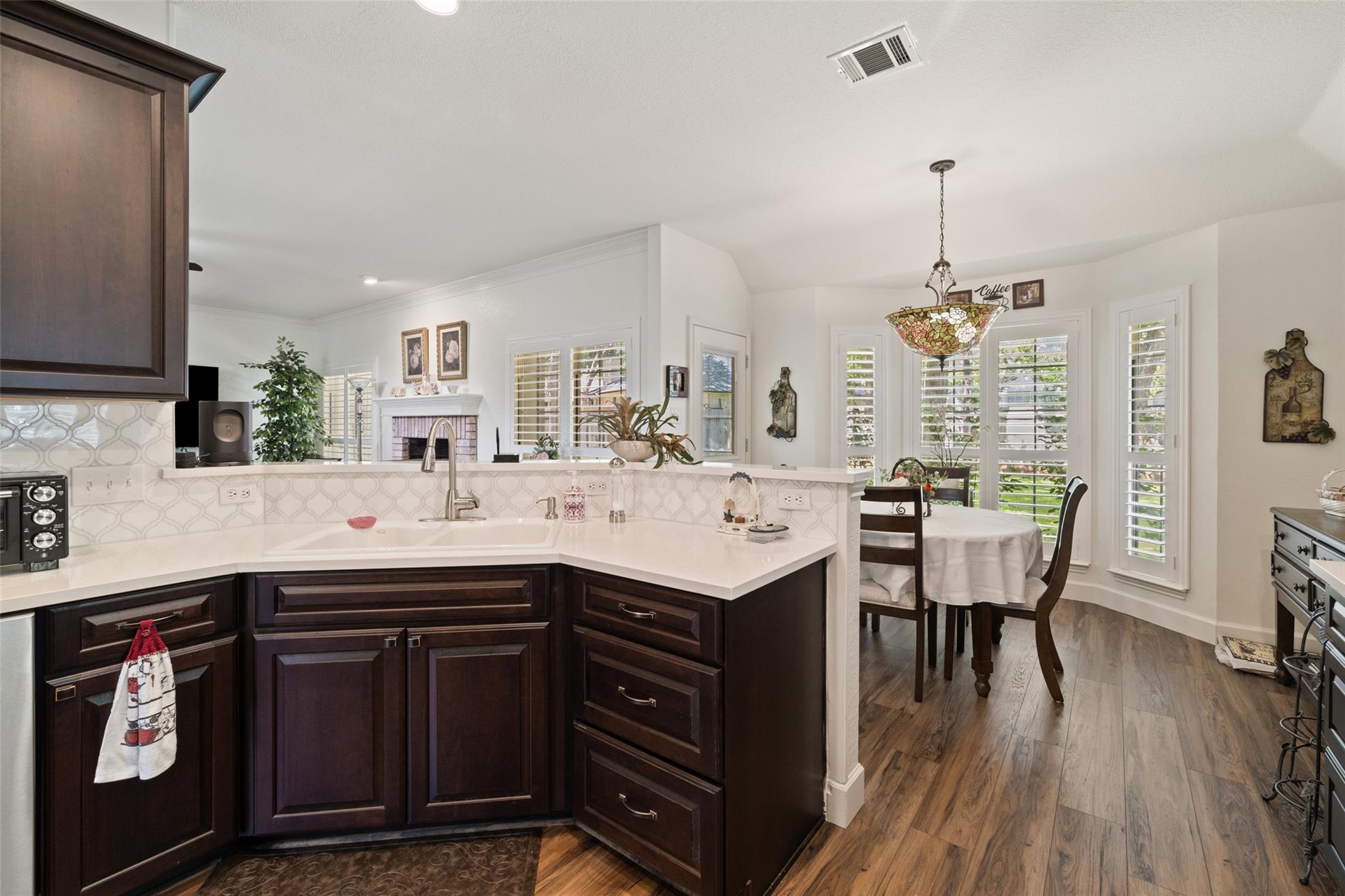 1004 Oaklands Dr, Round Rock, TX 78681